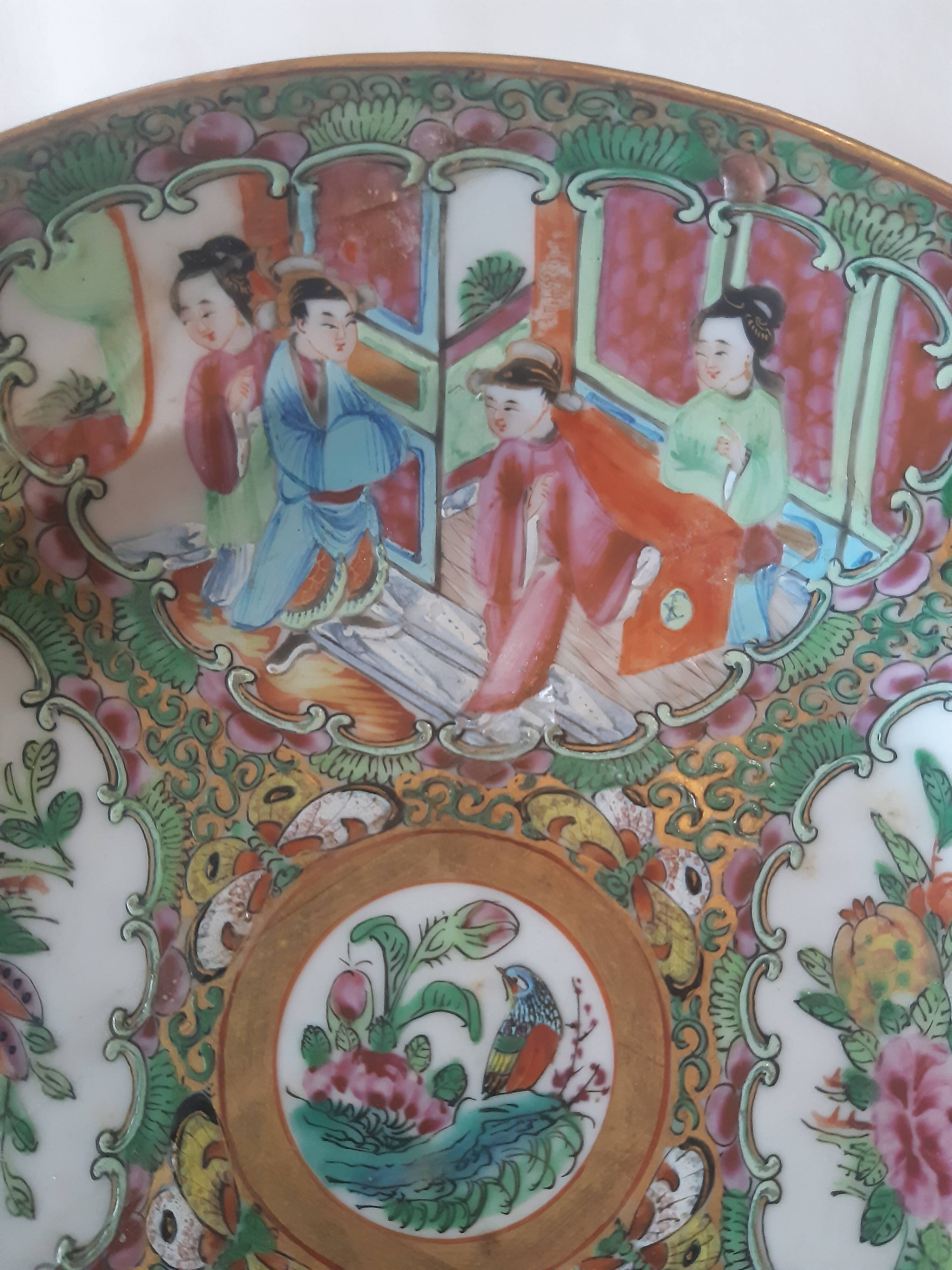 Assiette de collection japonaise, scène de vie et nature. Restaurée.