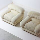 Elegant Italian lounge chairs in cream coloured fabric, 1970s