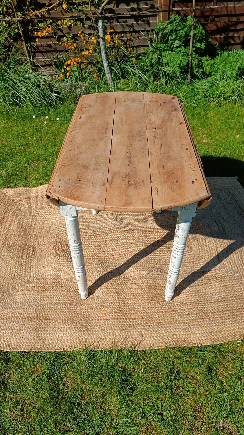 Antique round walnut table – sanded solid wood top