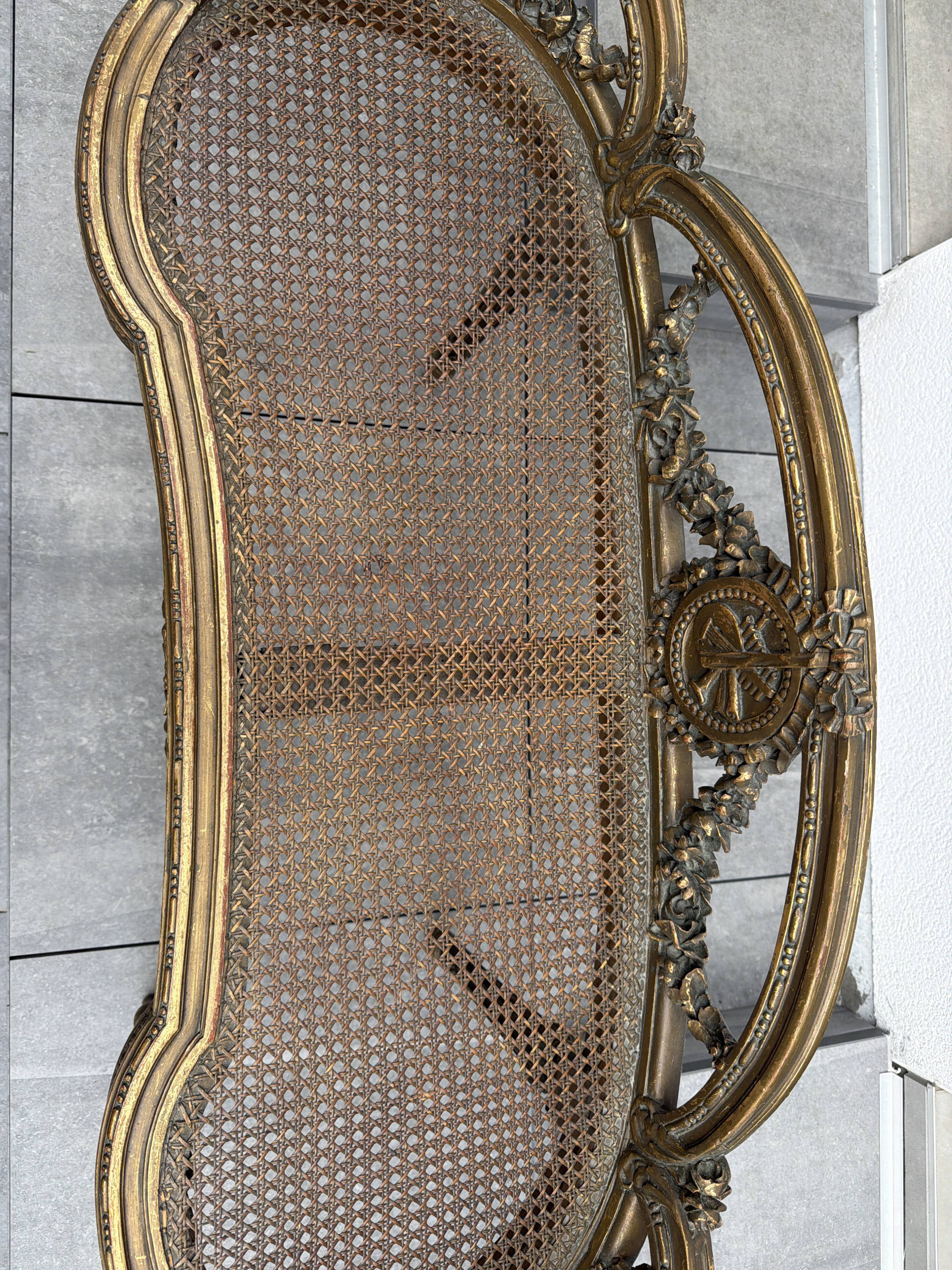 Superb salon bench (basket model) in Louis XVI style.