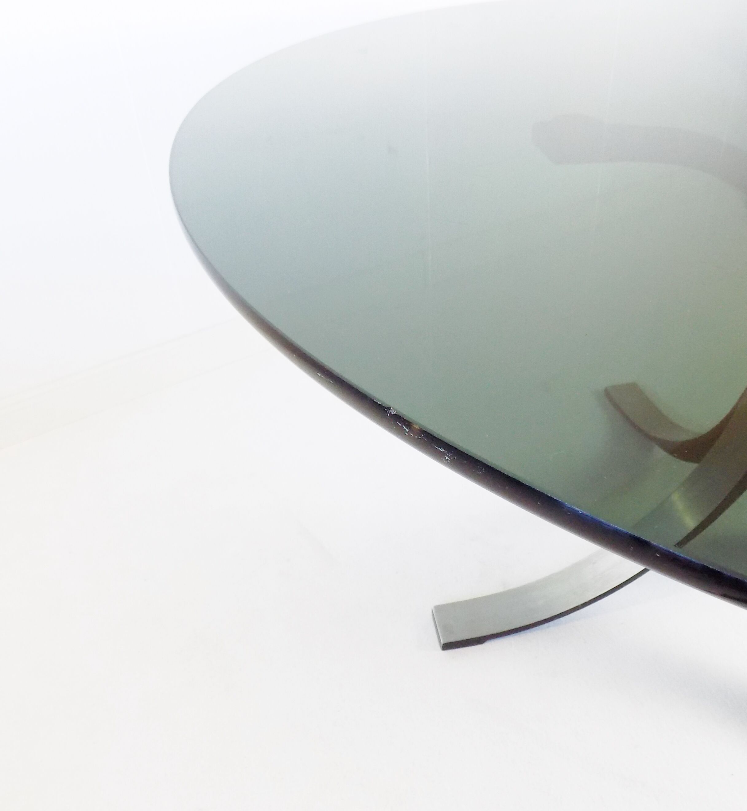 Tecno T69 side table by Osvaldo Borsani and Eugenio Gerli