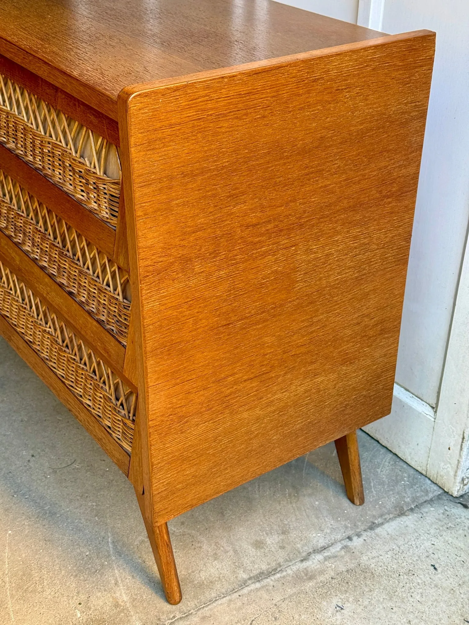 Scandinavian chest of drawers in oak and rattan from the 50s/60s.
