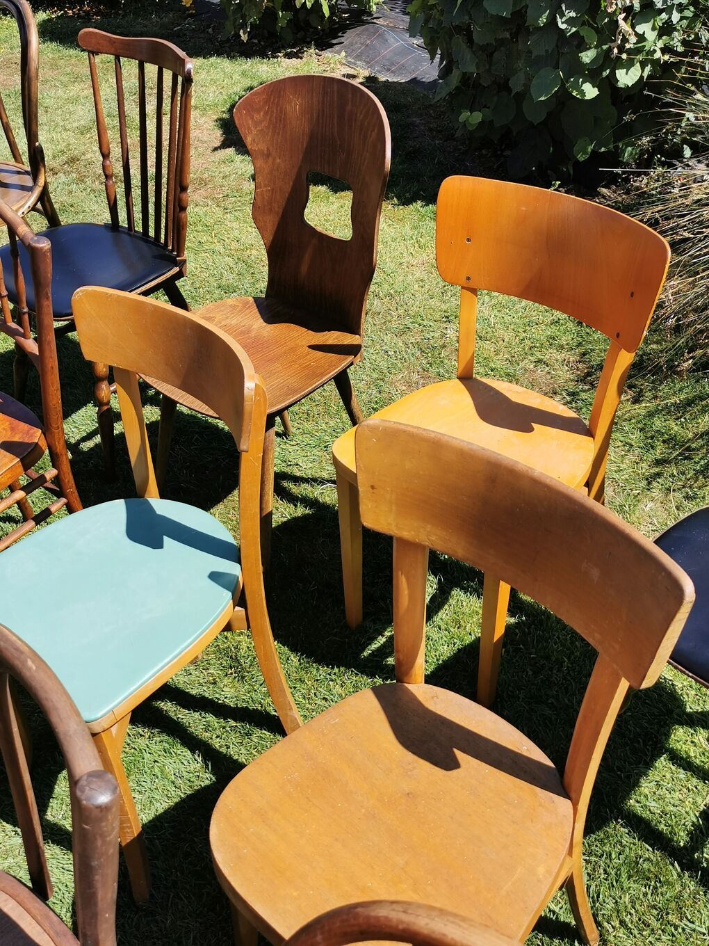 Lot de 20 chaises bistrot dépareillées