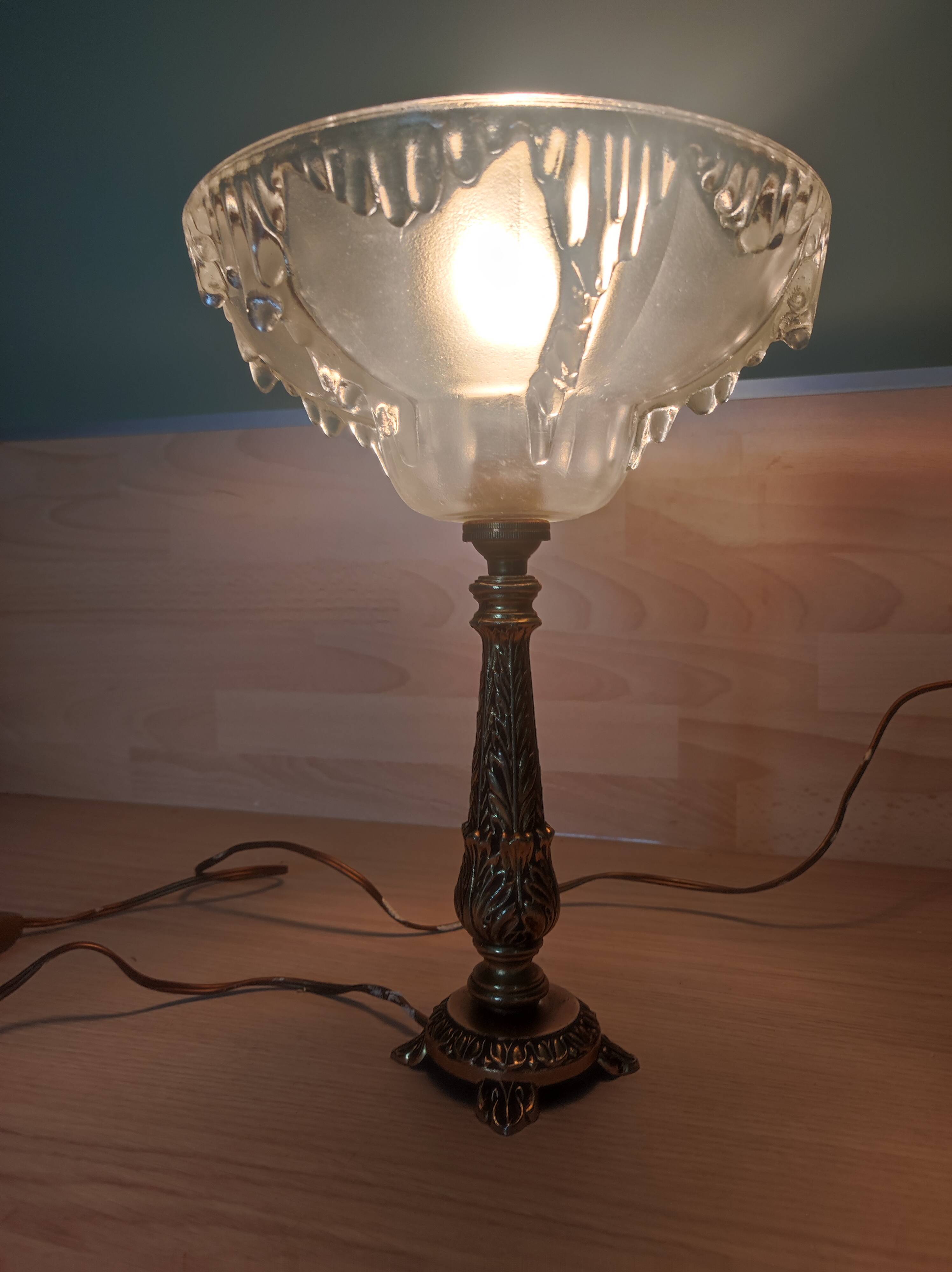 Chiseled bronze foot lamp, ezan glass basin art deco style