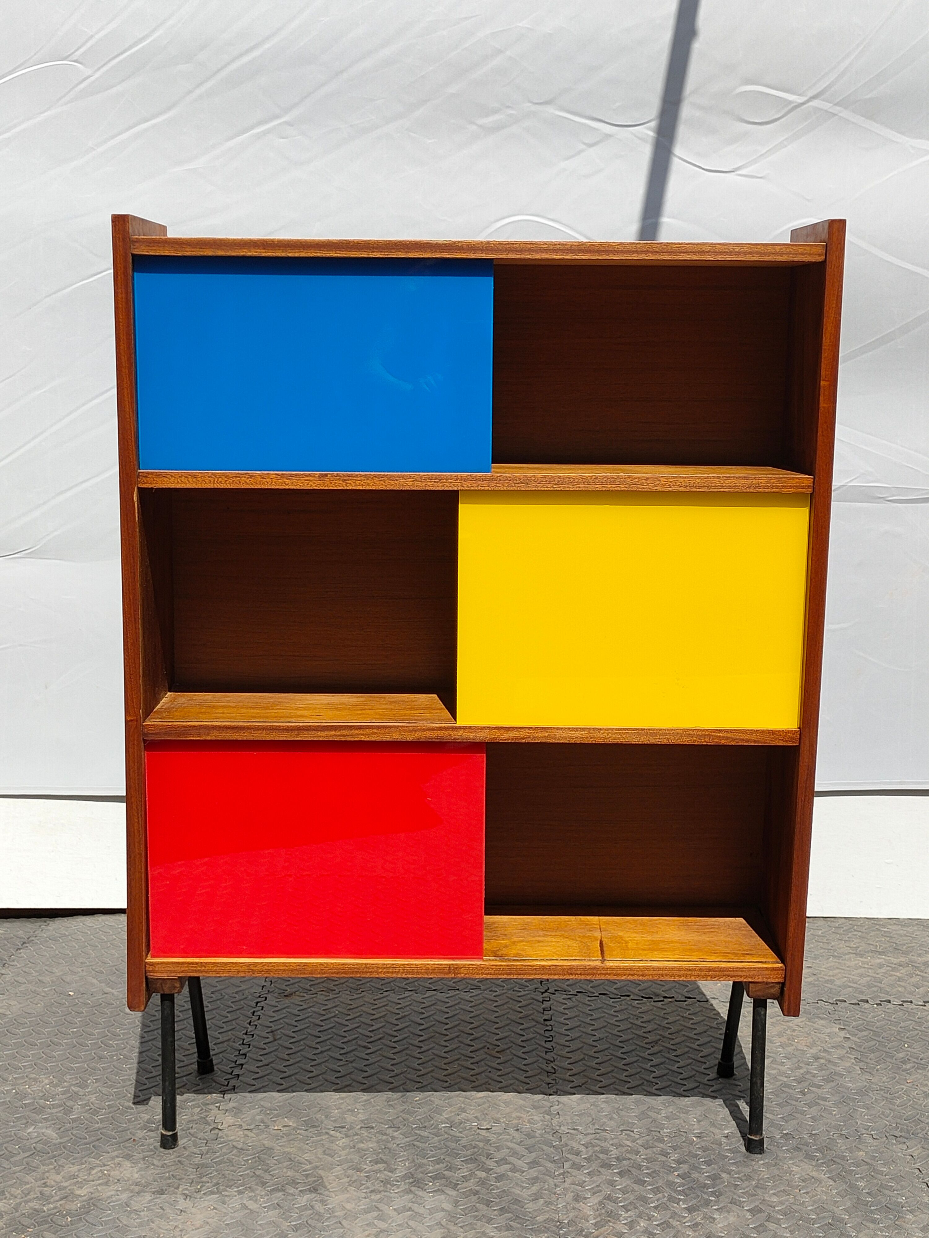 Vintage 70s Scandinavian showcase library