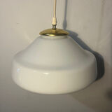 Suspension globe opalin, pavillon doré Pascot