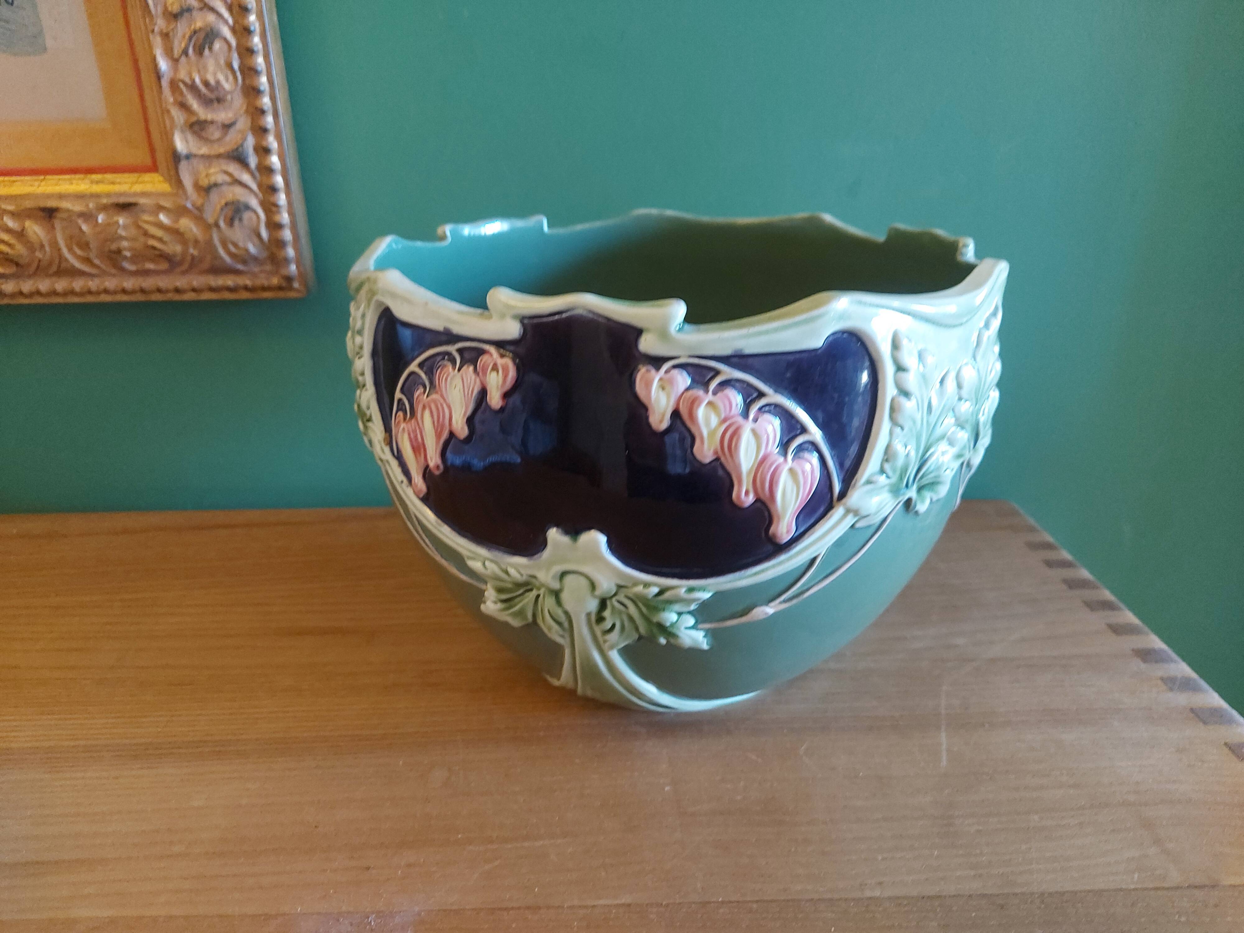 Art Nouveau ceramic pot cover