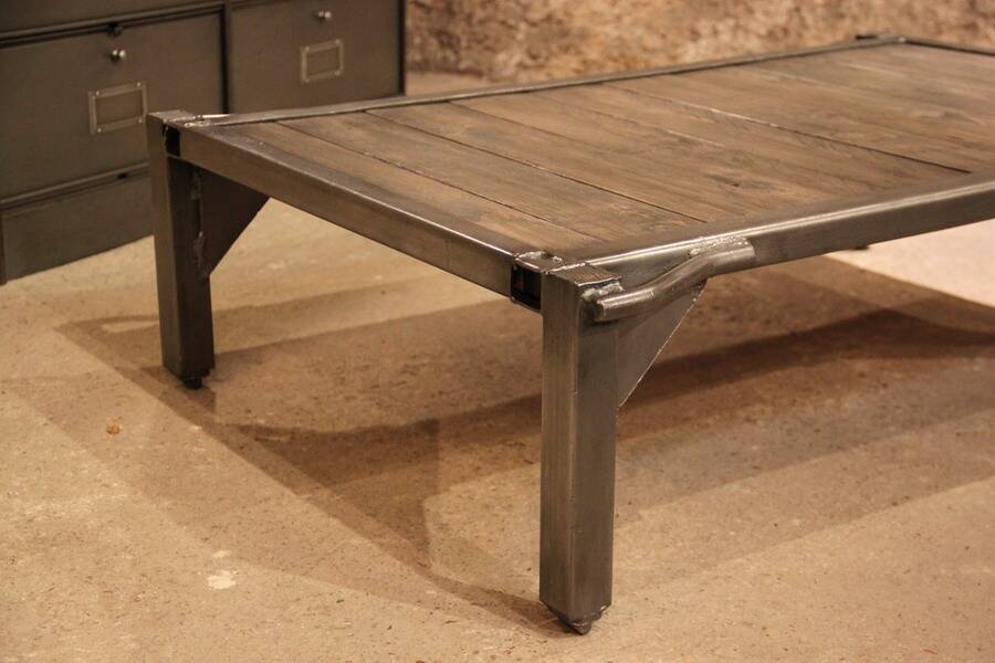 Industrial factory pallet coffee table