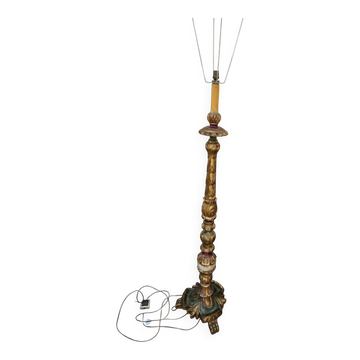 Golden wood floor lamp in Florentine style