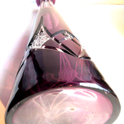 Carafe cristal Baccarat Saint-Louis, modèle Massenet ciselée violette et blanche