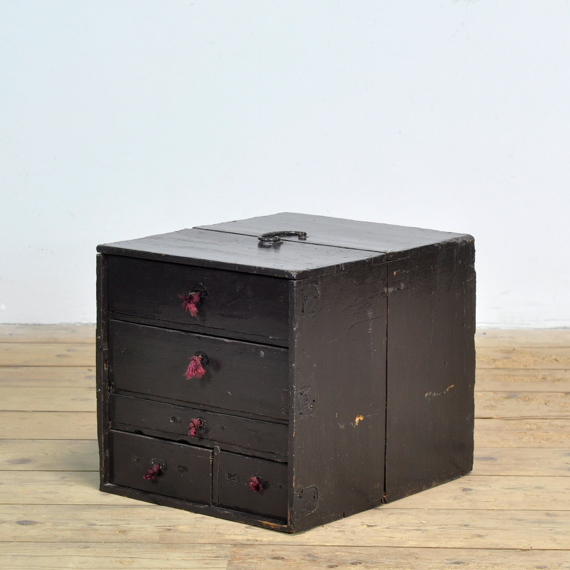 Small Japanese chest of drawers, circa 1900