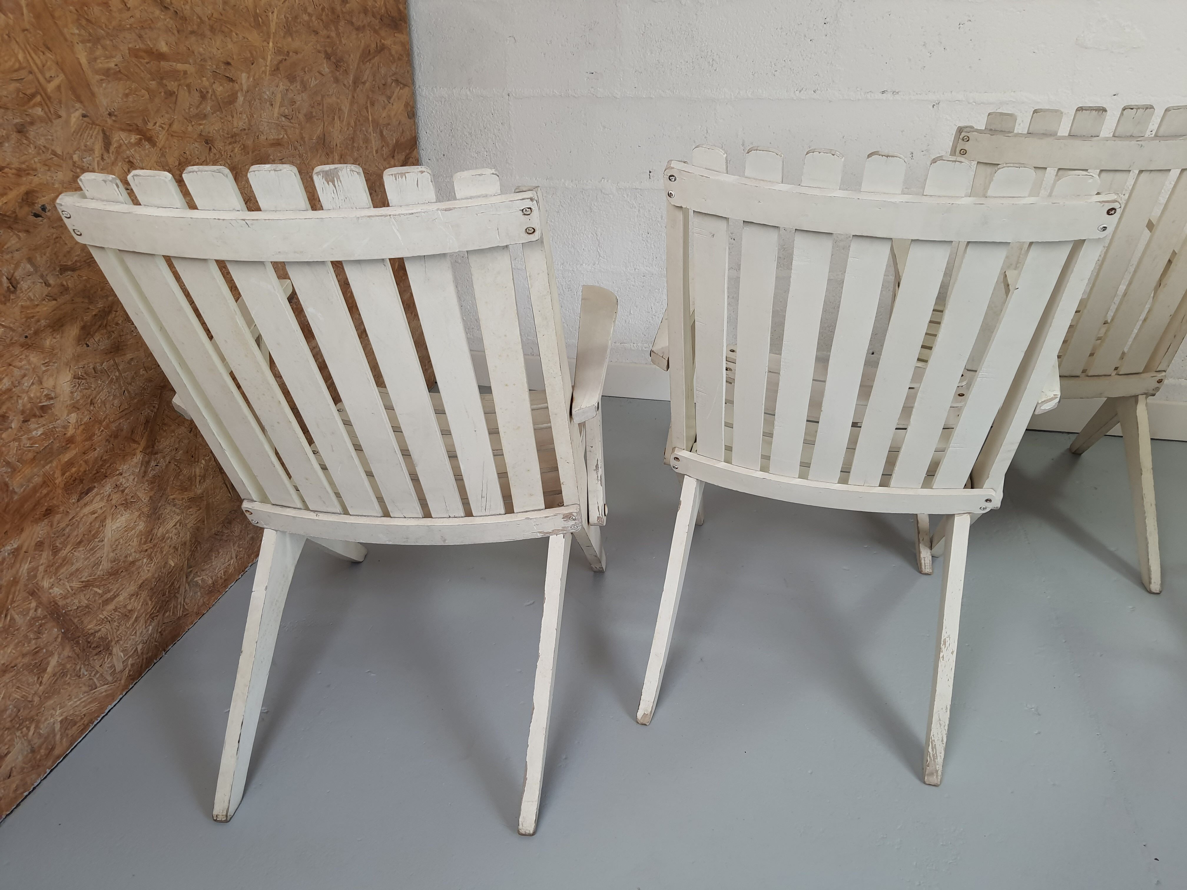 Lot 5 garden armchairs in vintage white wood
