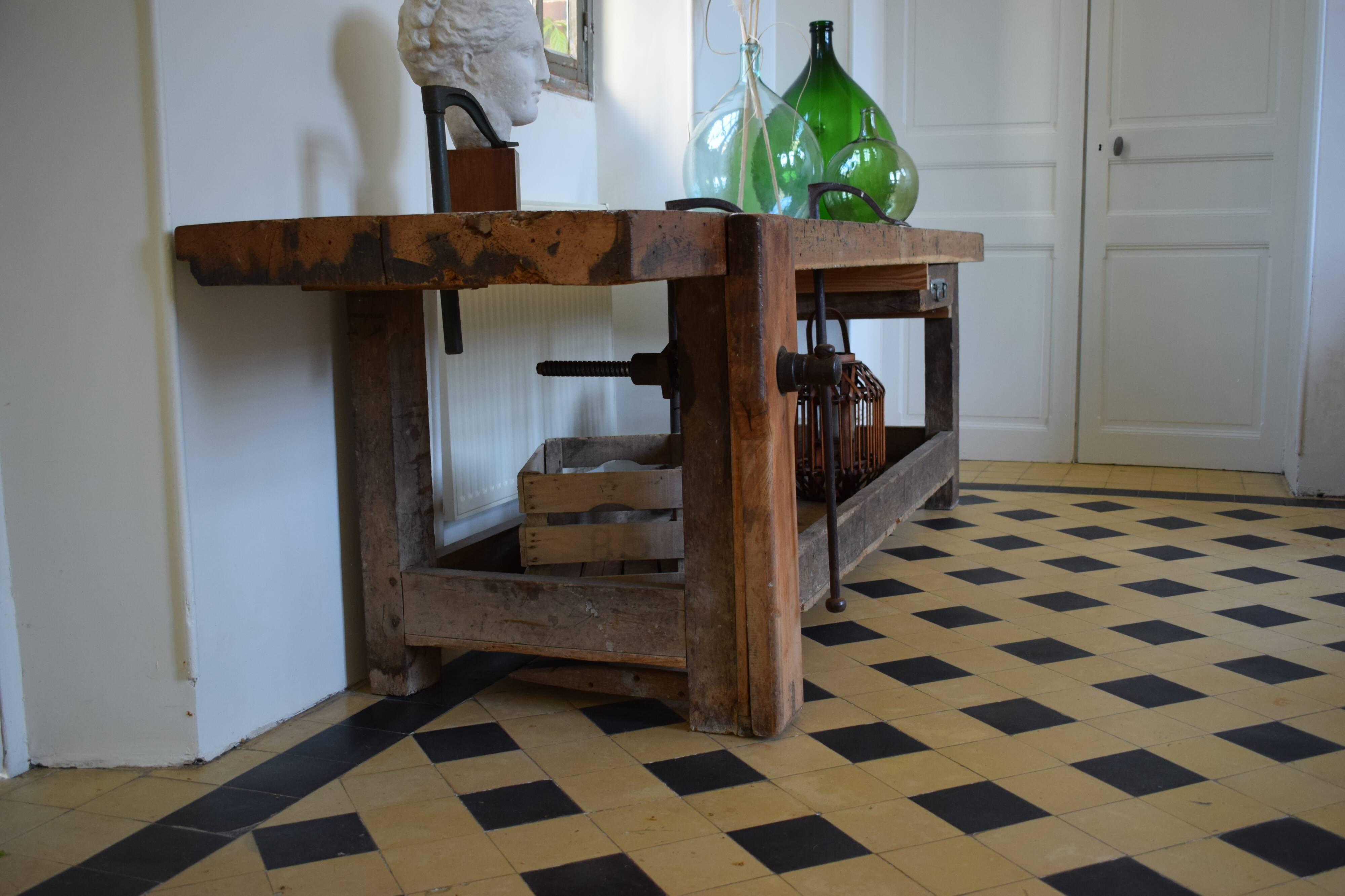 Carpenter's establishment 3 meters