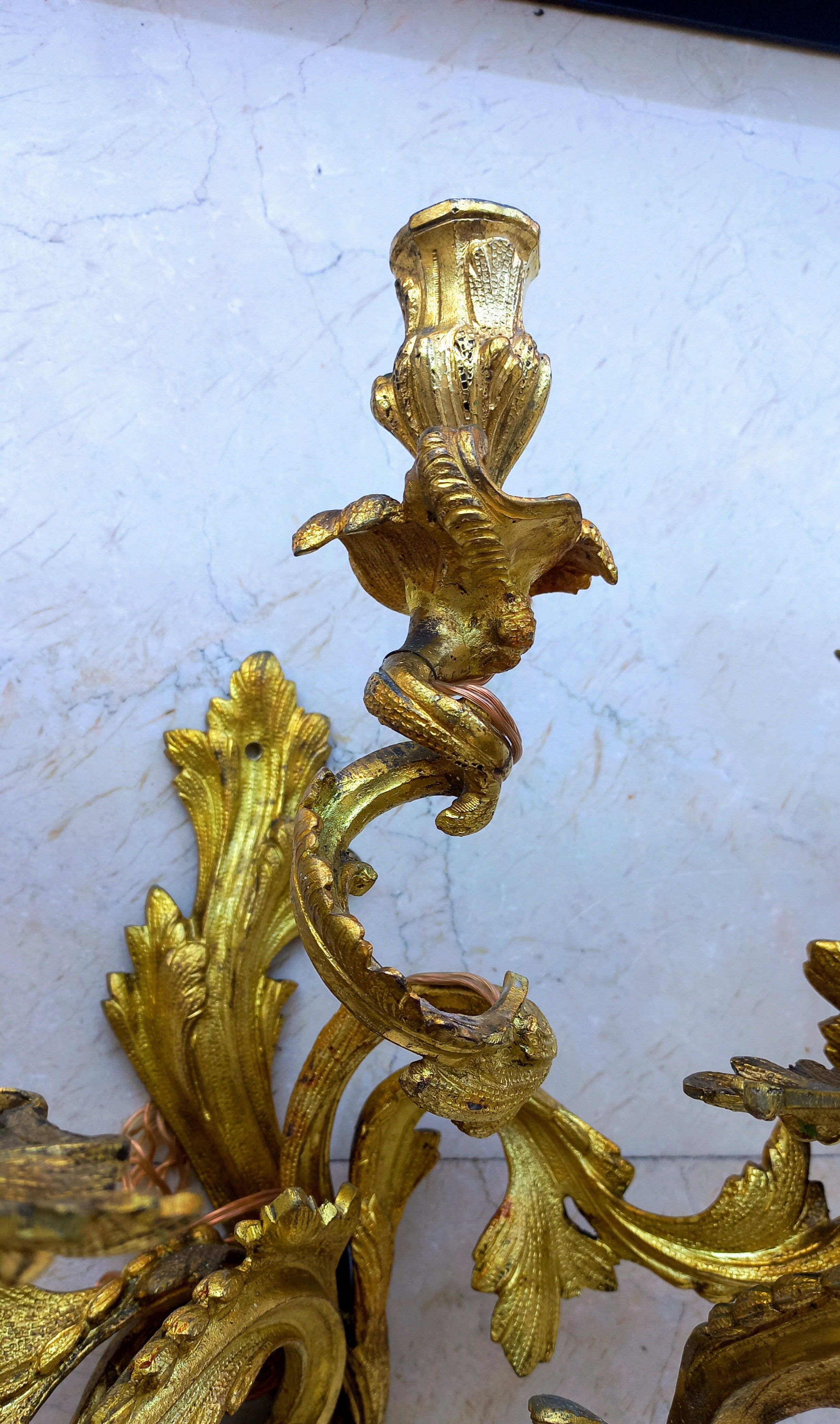 Paire d'appliques murales Louis XV en bronze