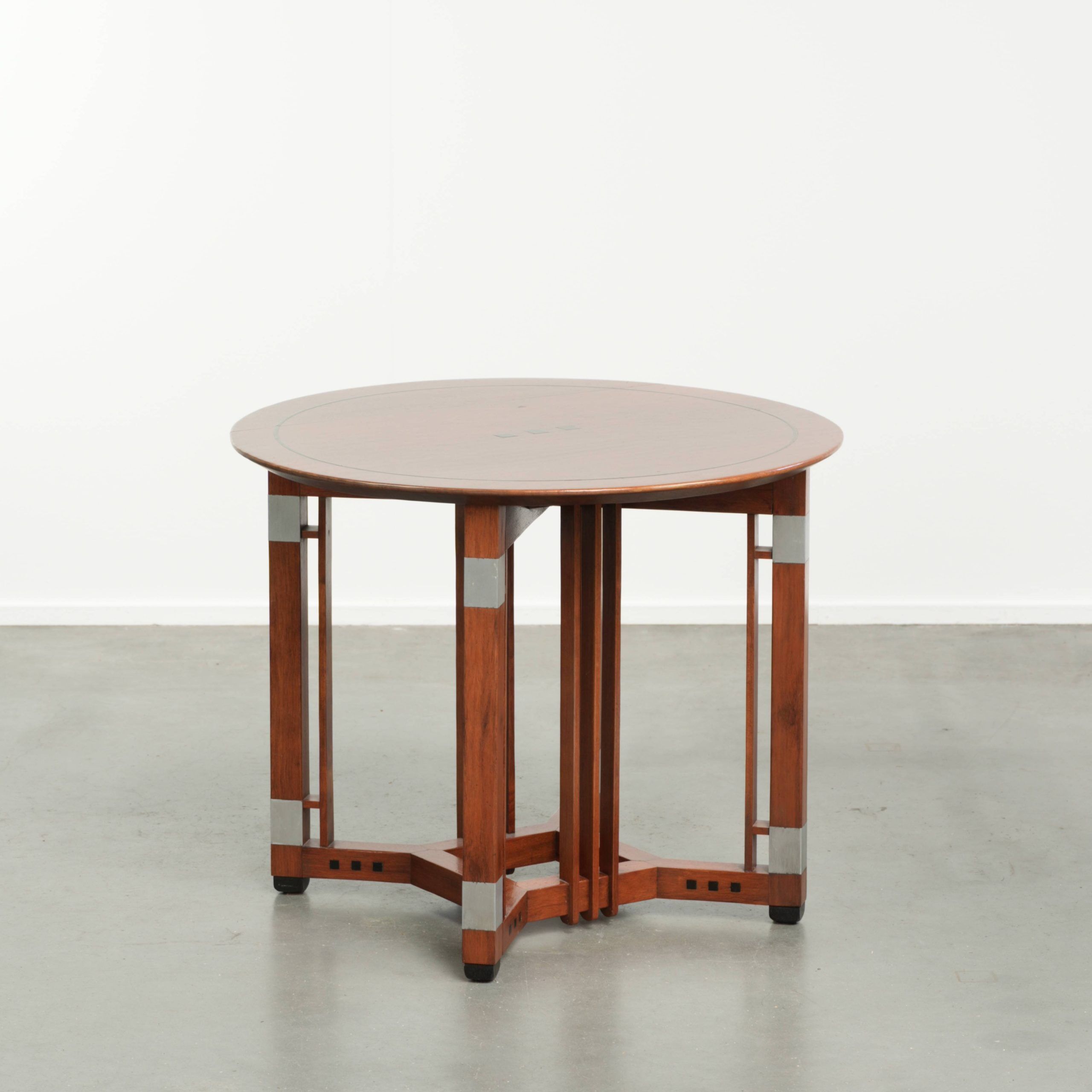 Table d'appoint/café ronde au design Art Déco