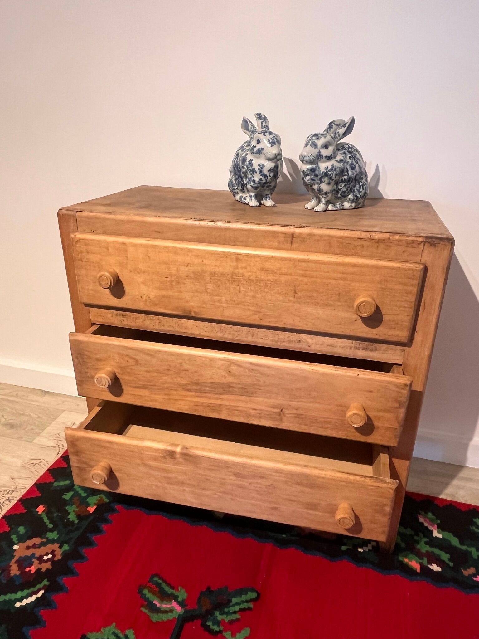 Chest of drawers