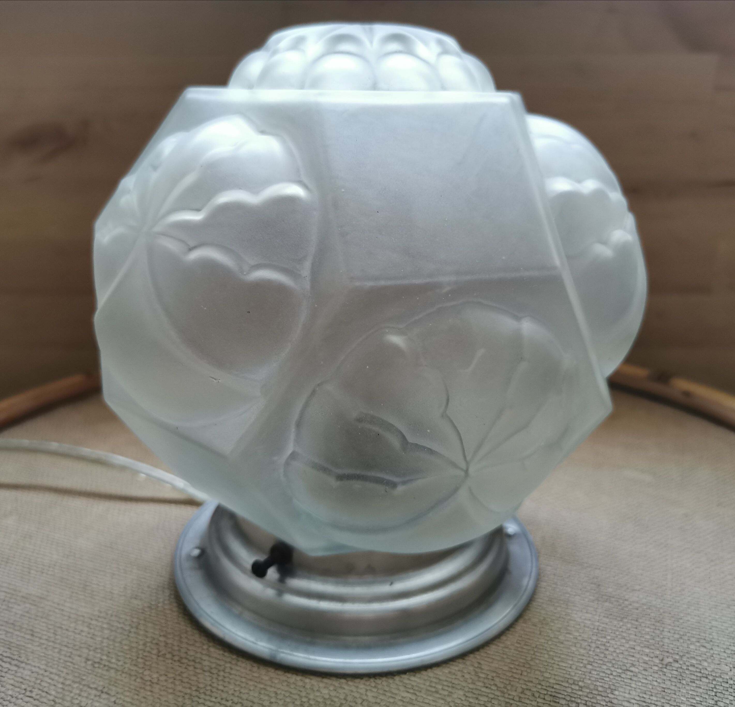 Art deco pressed glass pose lamp