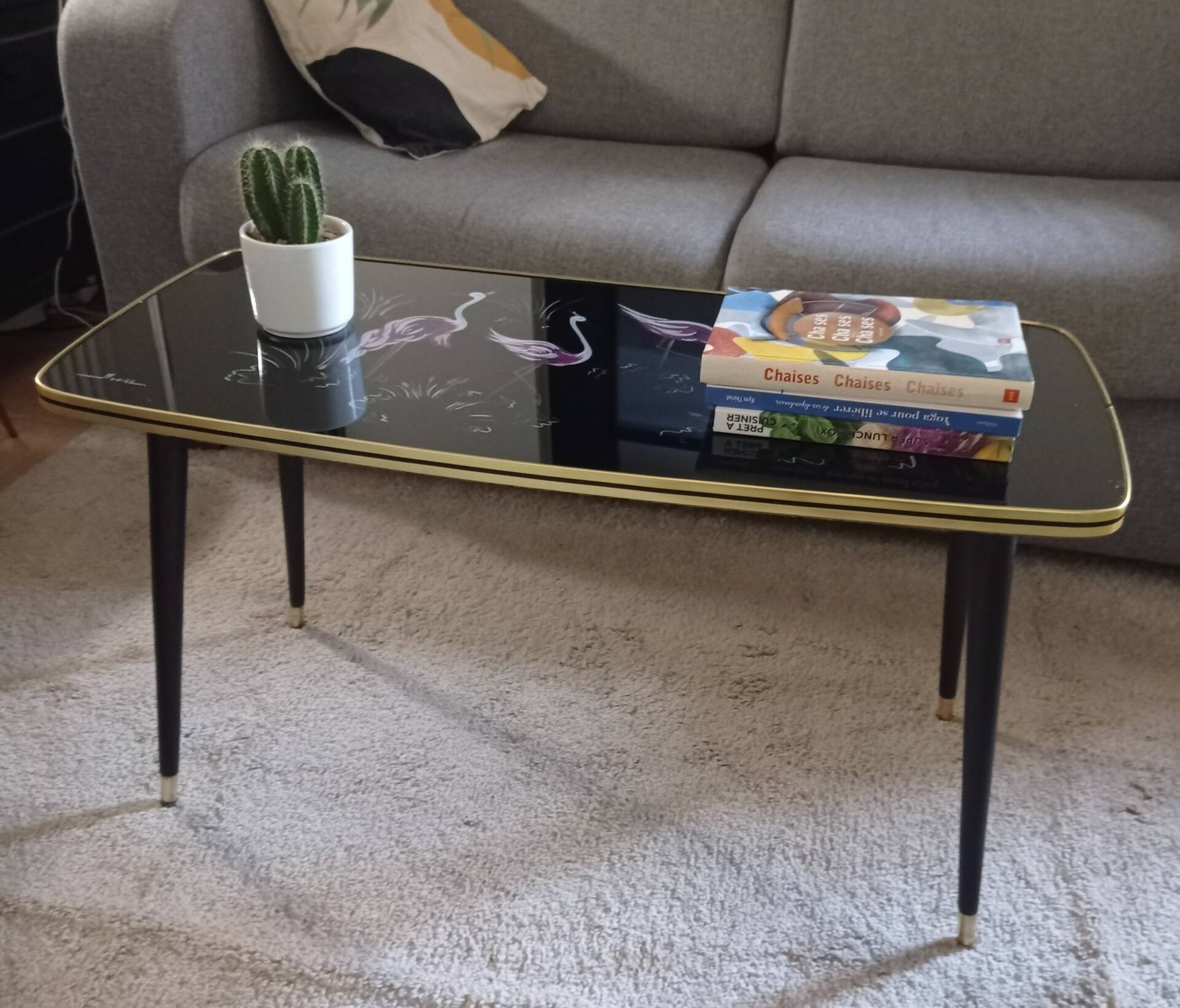 Table basse vintage pieds fuseaux