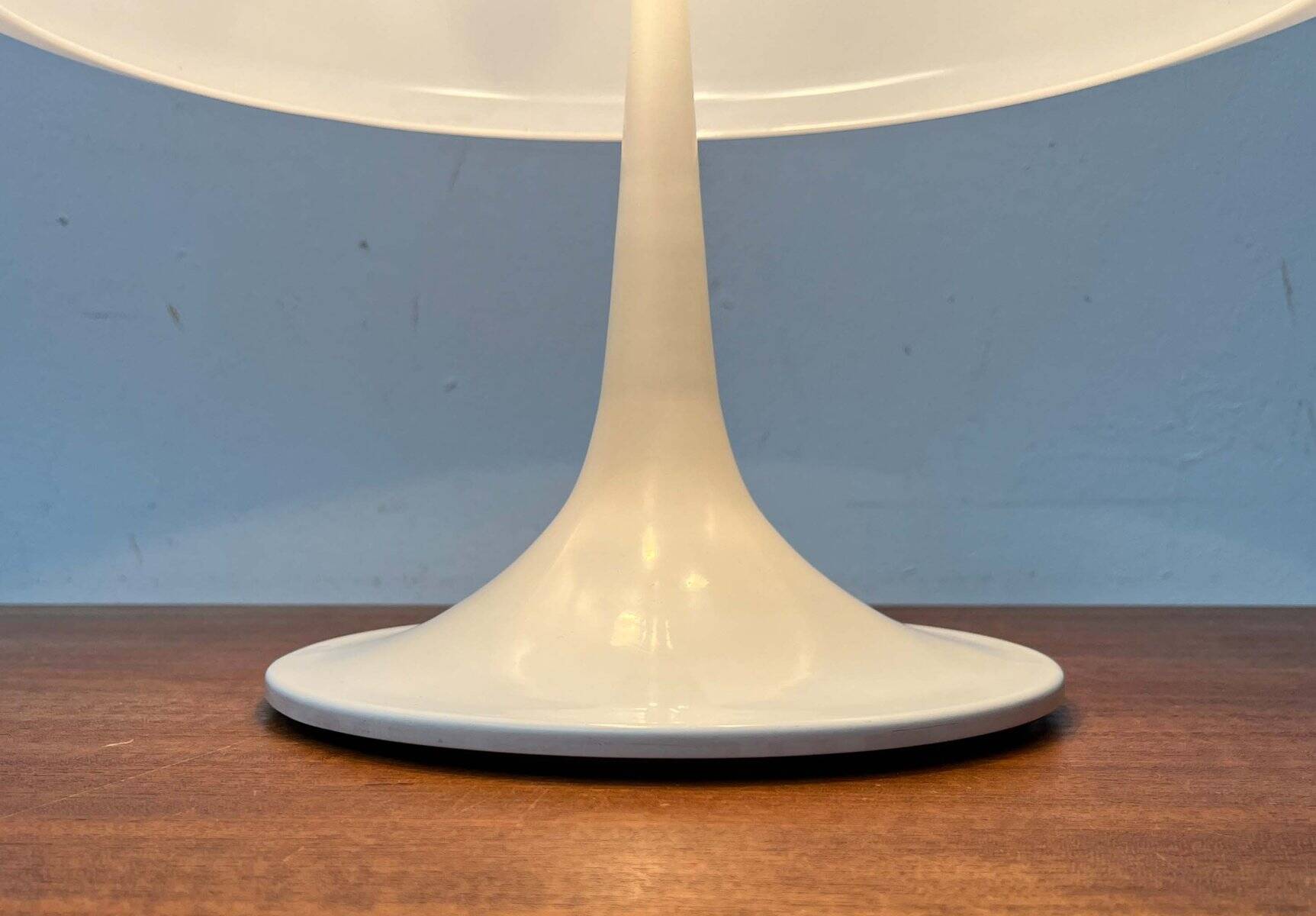 Lampe de table italienne de style mid-century moderne de l'ère spatiale par Luigi Massoni pour Guzzini, années 1960.