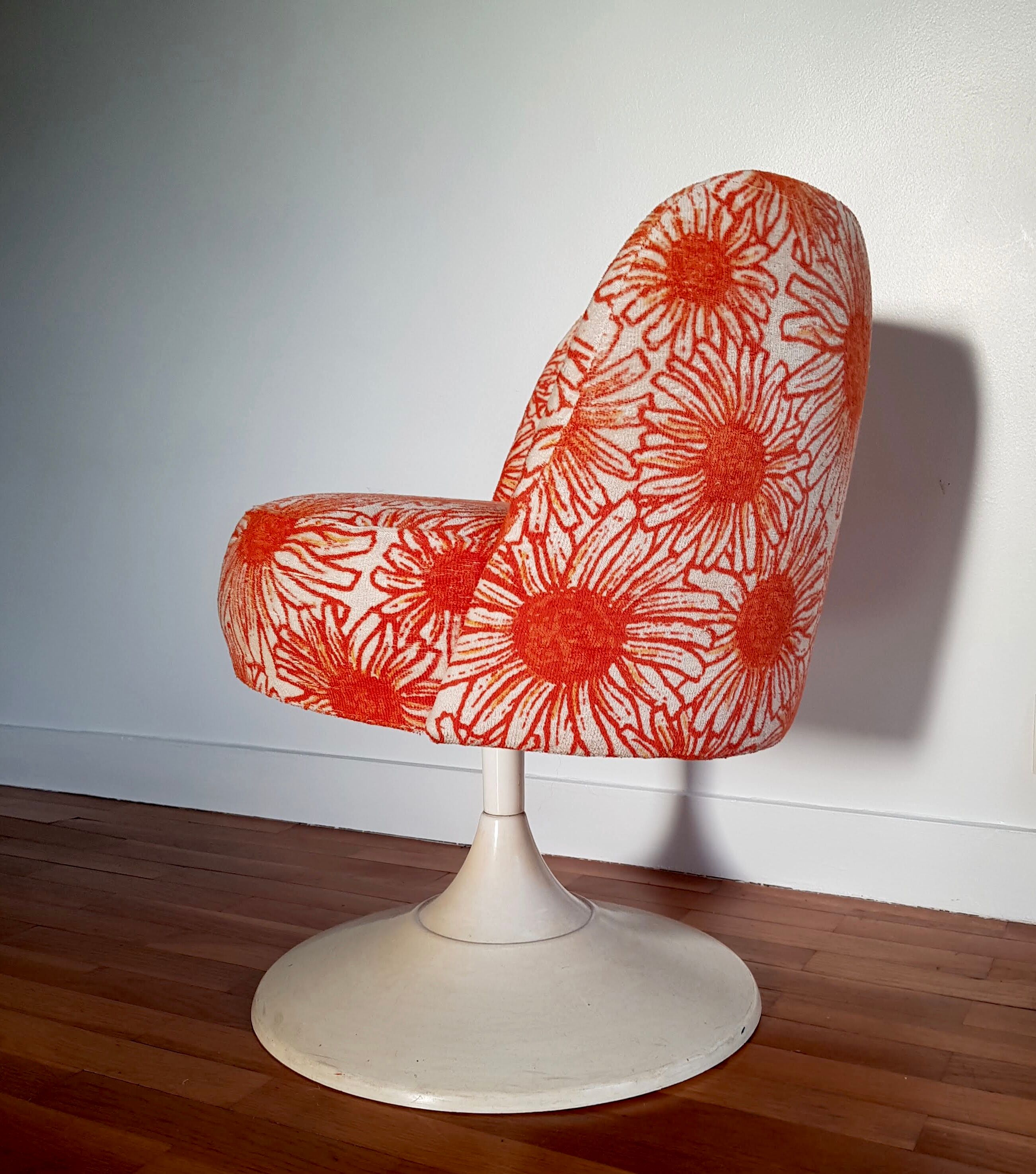 Chaise orange pivotante années 60/70