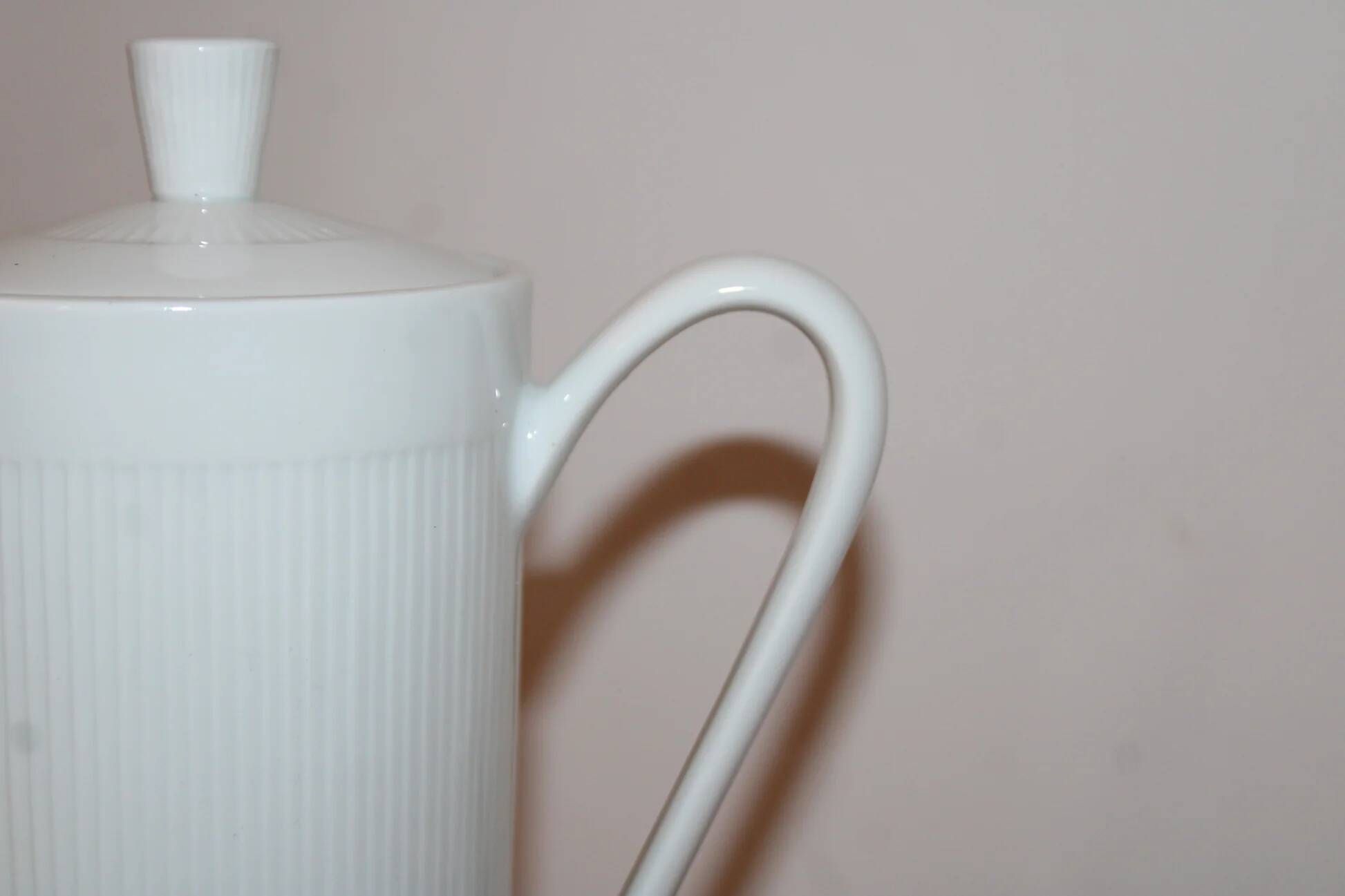 Vintage ribbed white porcelain coffee pot Berry P.L. – Made in France
