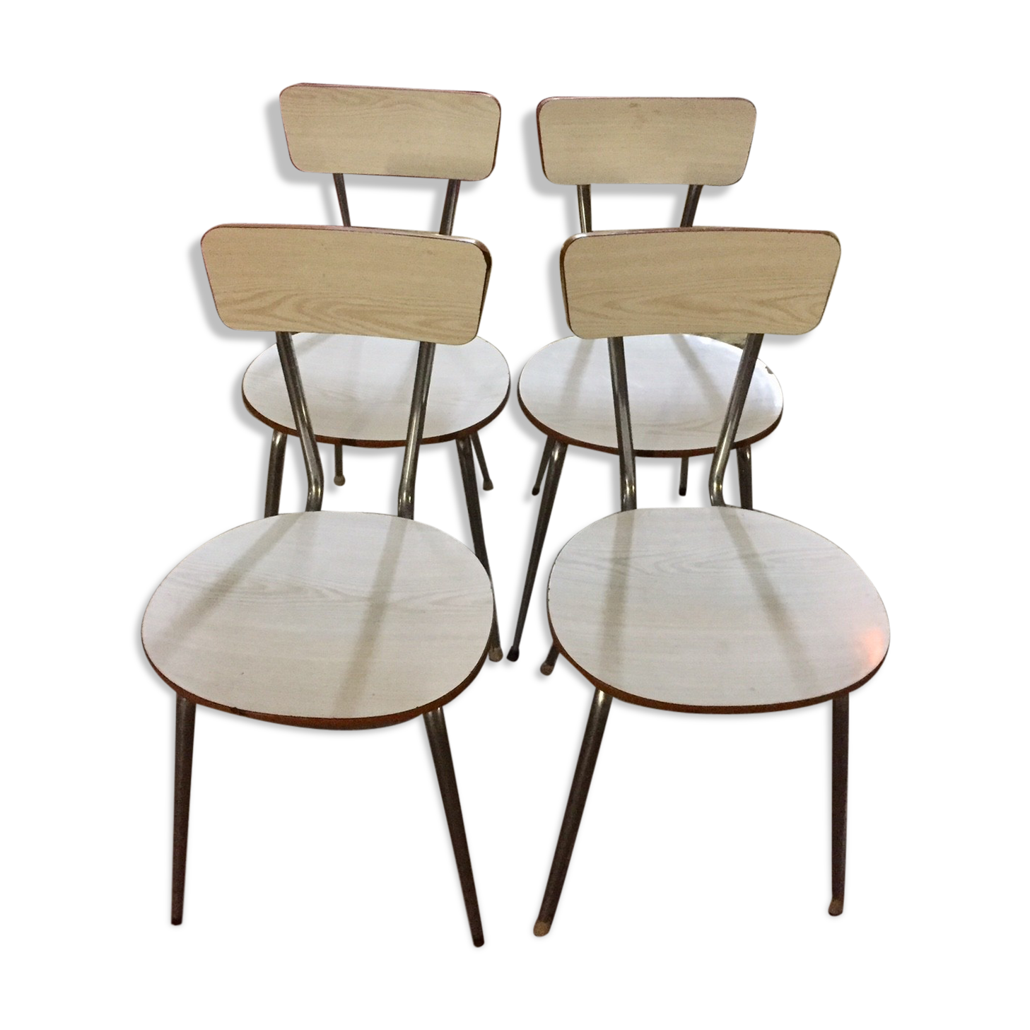 Lot of 4 white chairs