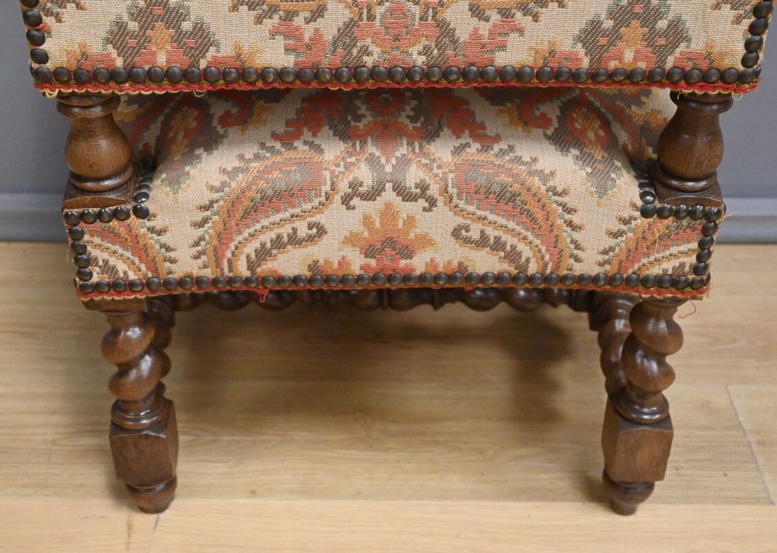 Ornamental armchair in oak, Louis XIII style – Early 20th century