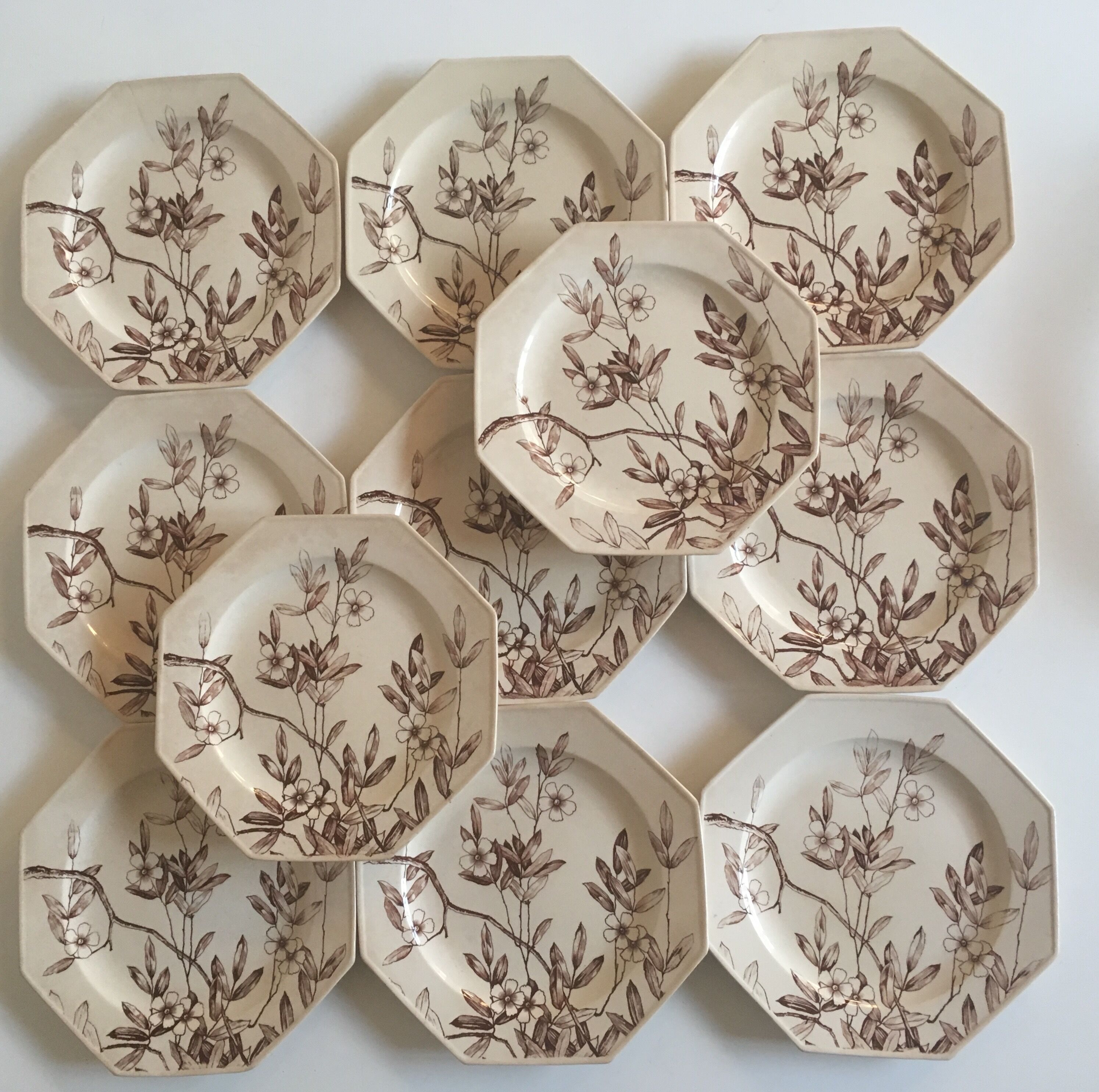 Set of 11 octagonal plates with English faience flowers 1870