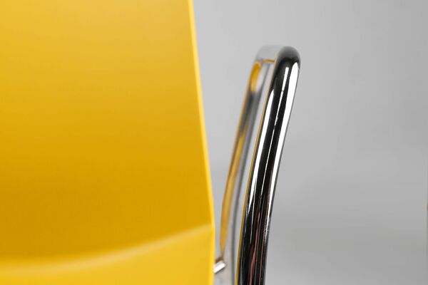Chaise jaune du milieu du siècle avec structure en métal et siège en plastique, Belgique