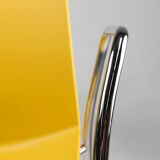 Chaise jaune du milieu du siècle avec structure en métal et siège en plastique, Belgique