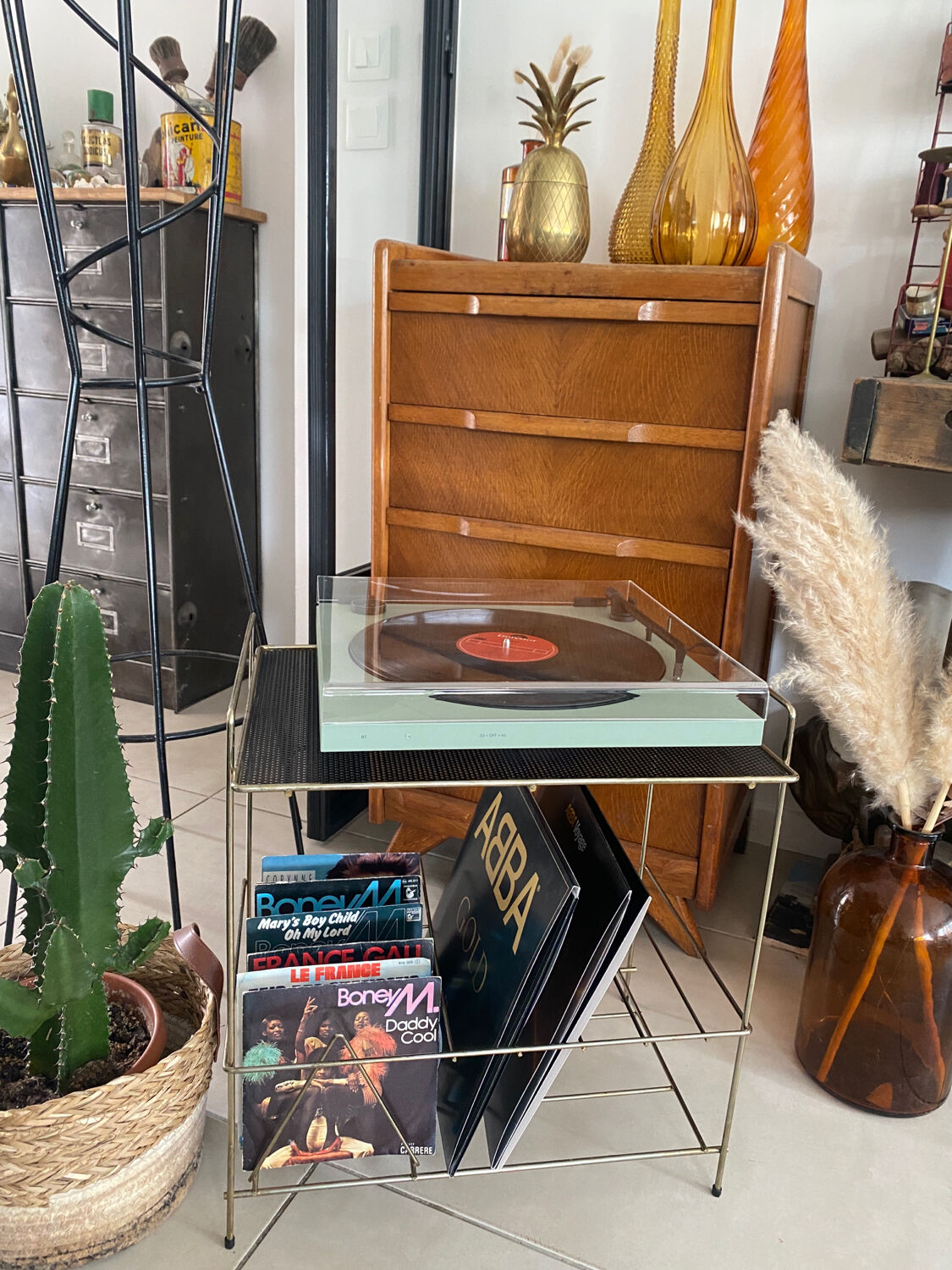 Vintage vinyl table