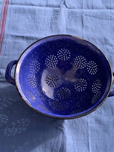 Passoire égouttoir Ancienne émaillée Bleue - Diamètre 24cm, Occasion, Fabrication France