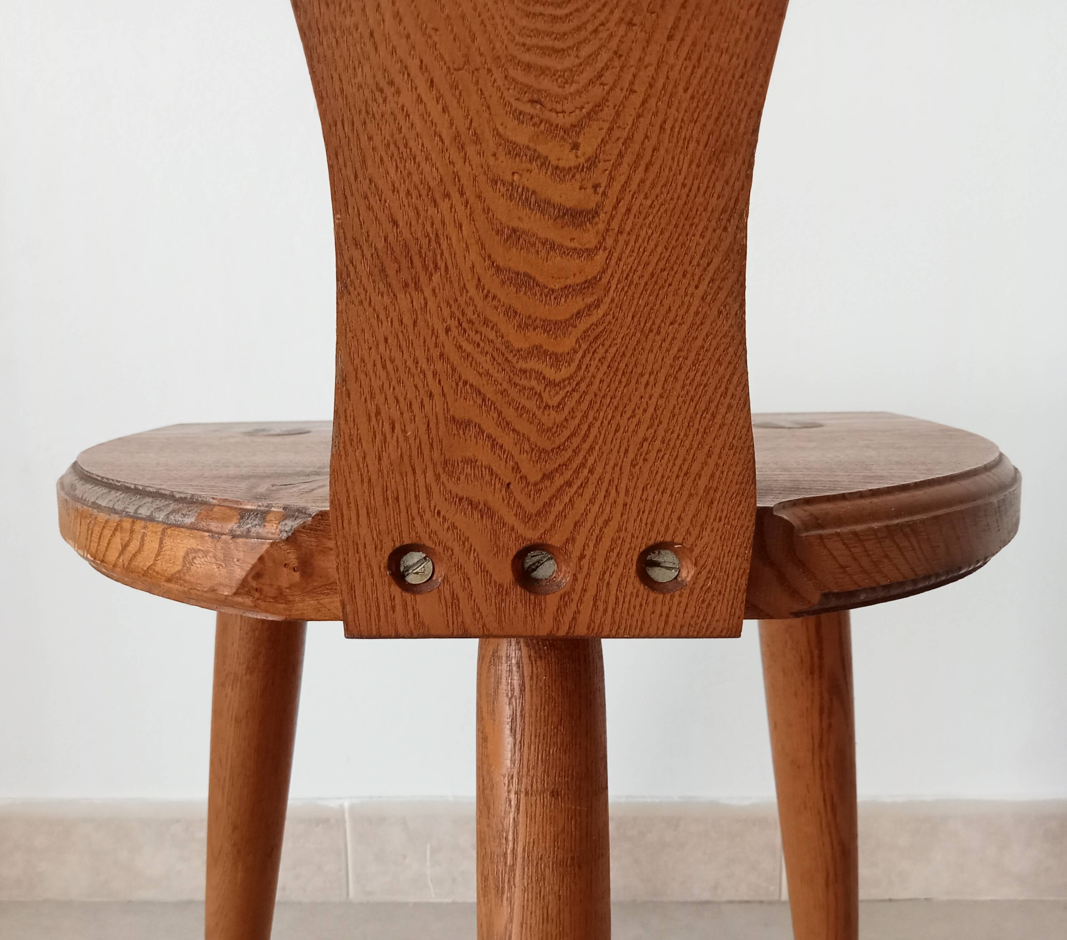Low brutalist tripod chair in solid oak from the 1960s.