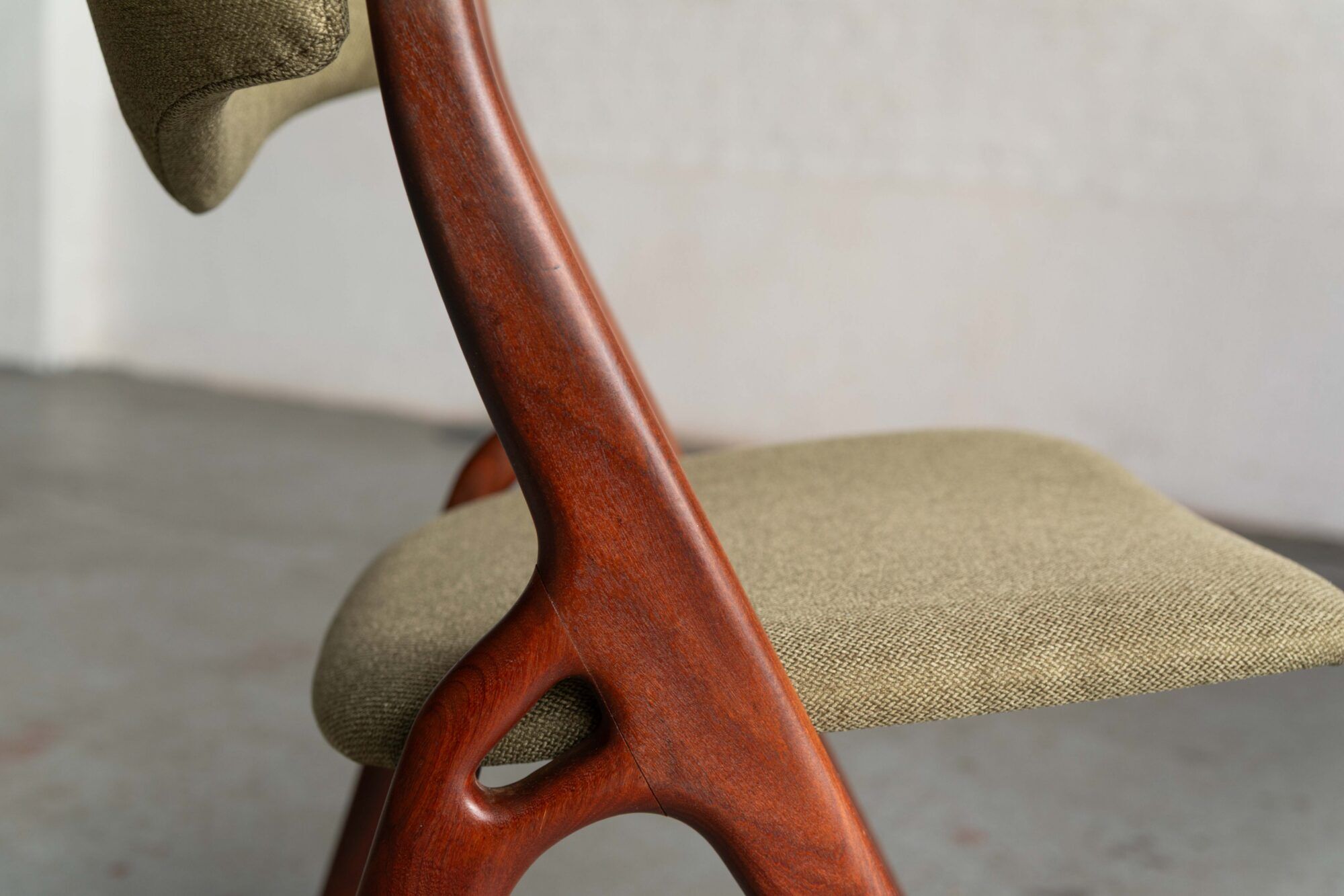 Set of 6 Aska dining chairs by Louis Van Teeffelen