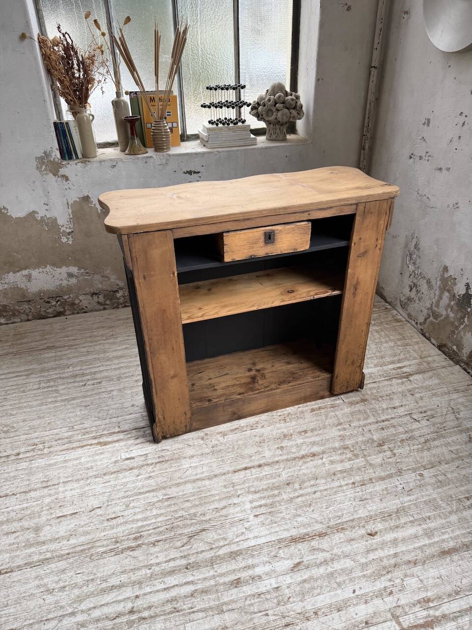Floral 1920s trading counter