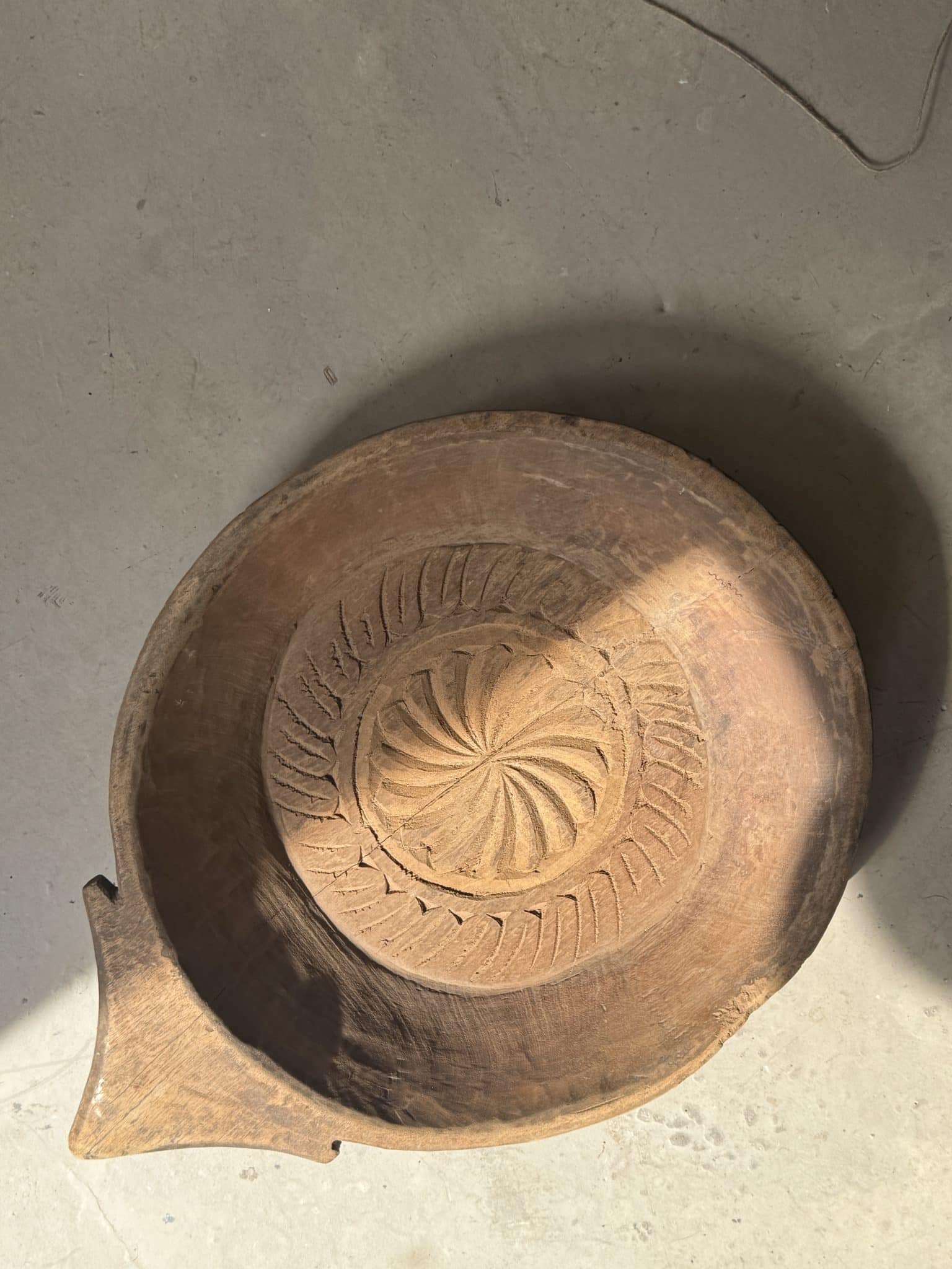 Ancient Indian plateau carved from solid wood "Whirlwind"