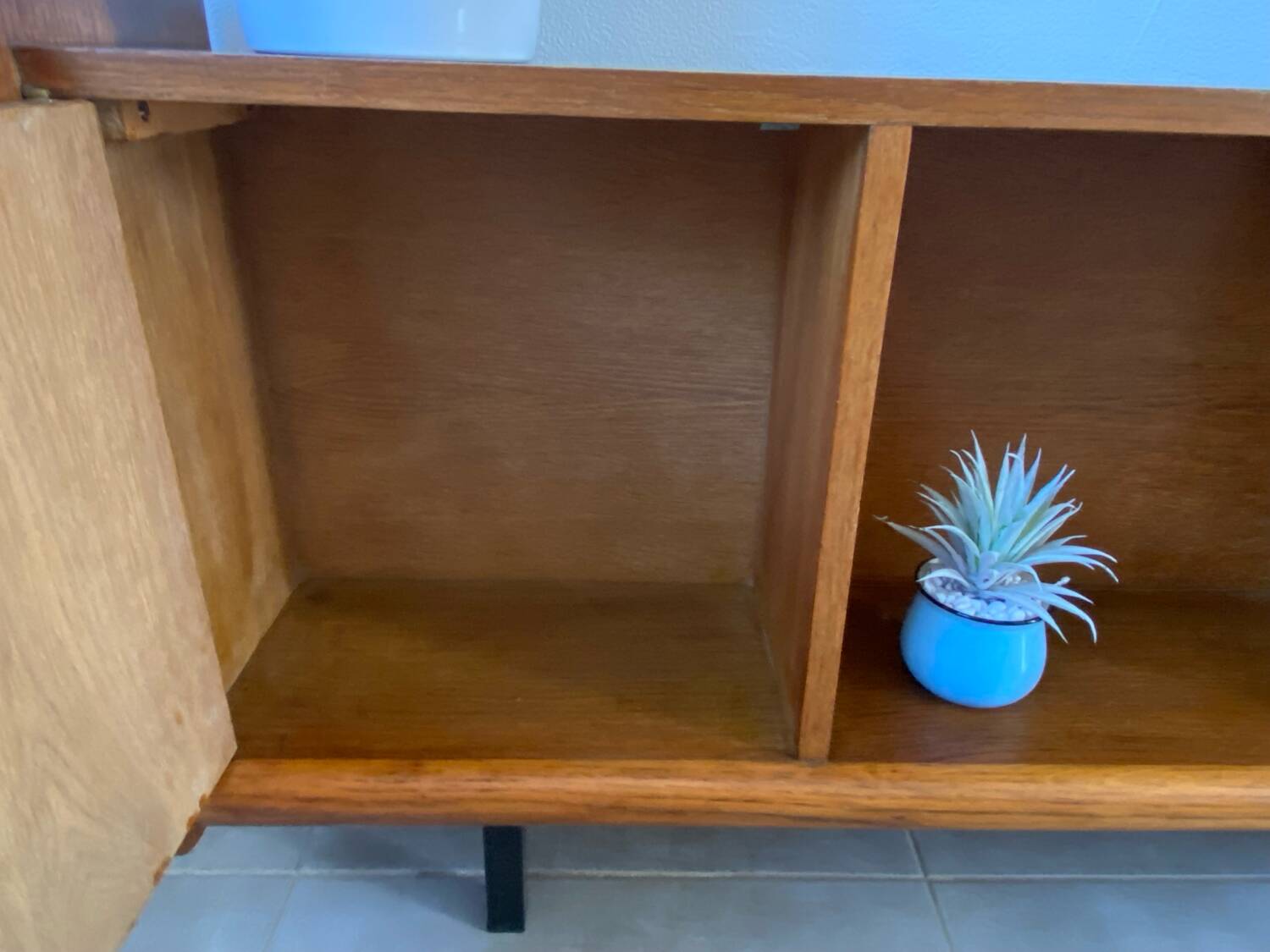Vintage low oak sideboard (shallow)