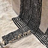 Off-white Moroccan rug with geometric patterns, 300cm x 150cm