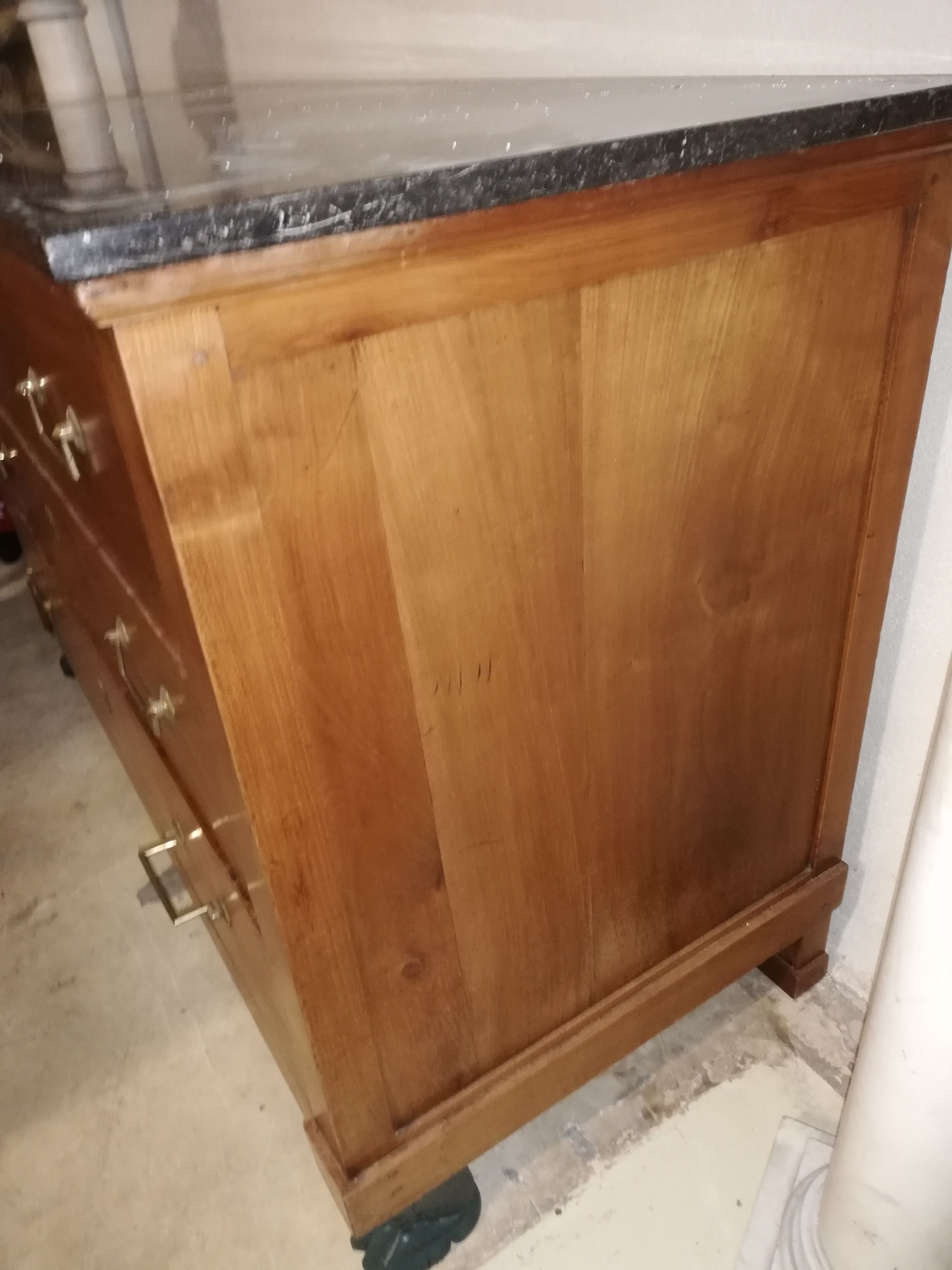 Commode empire en merisier avec un marbre noir