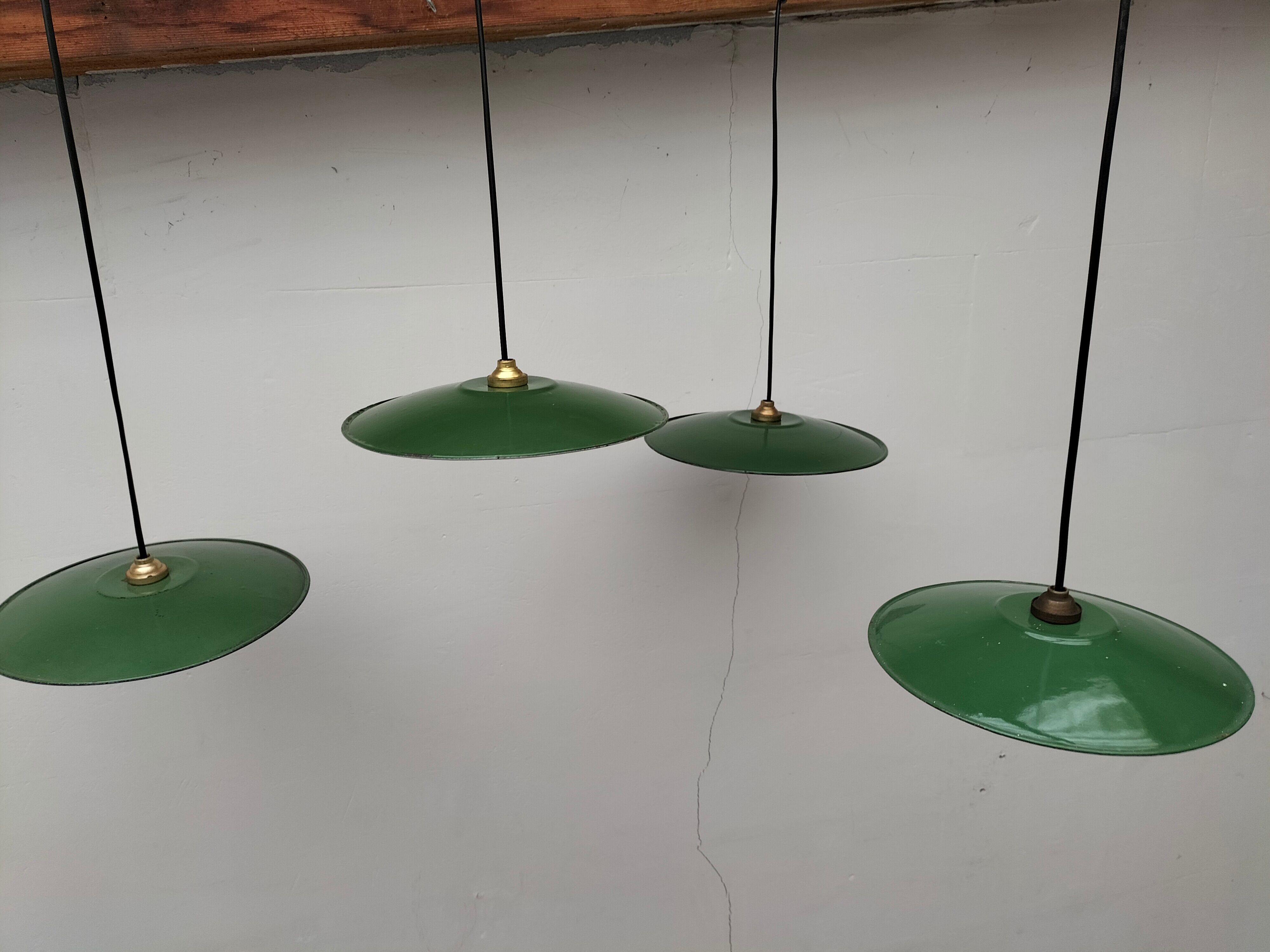 Lot de 4 lampes en tôle émaillée