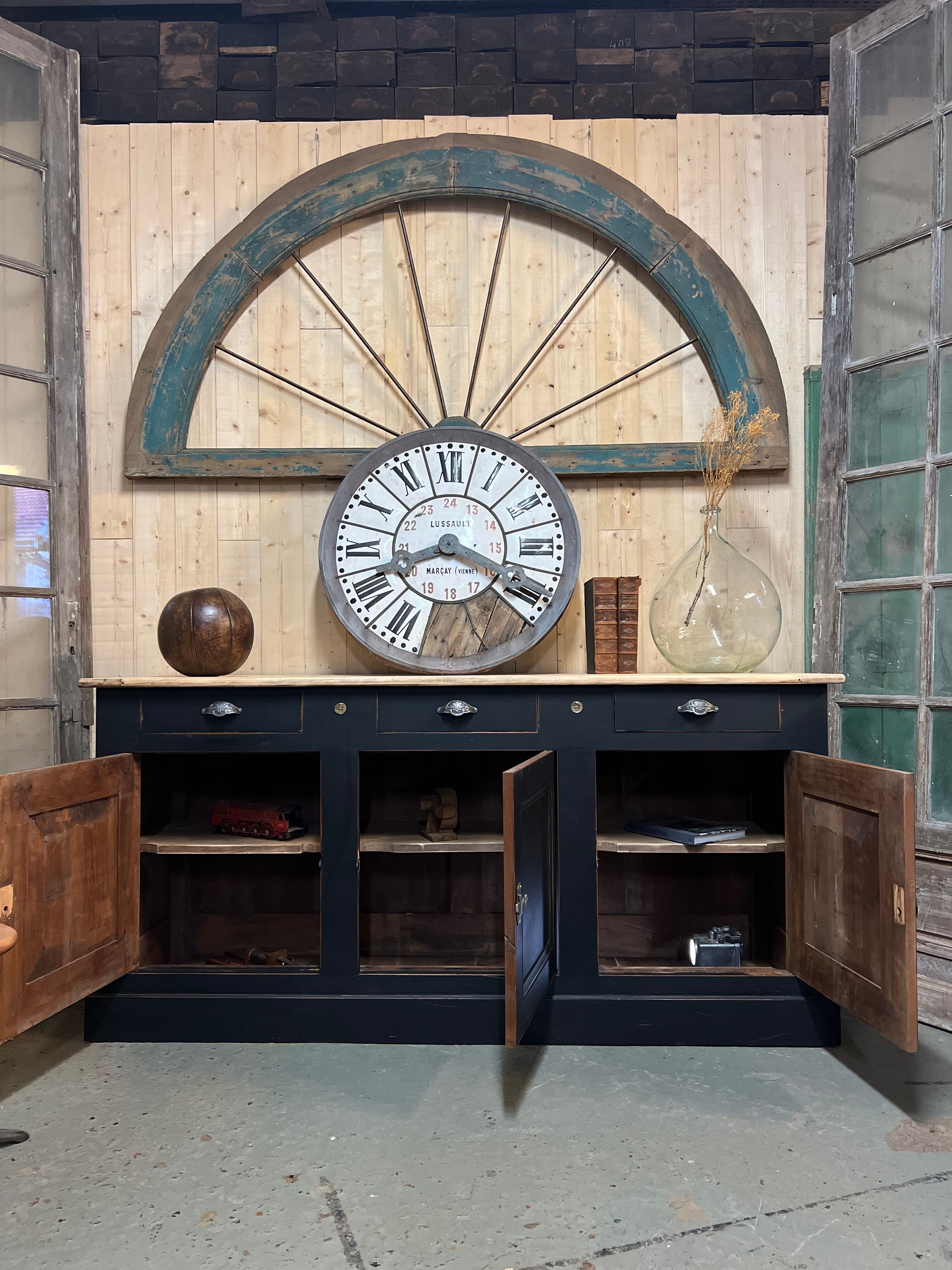 Buffet enfilade of trade