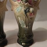 Paire de vases en barbotine