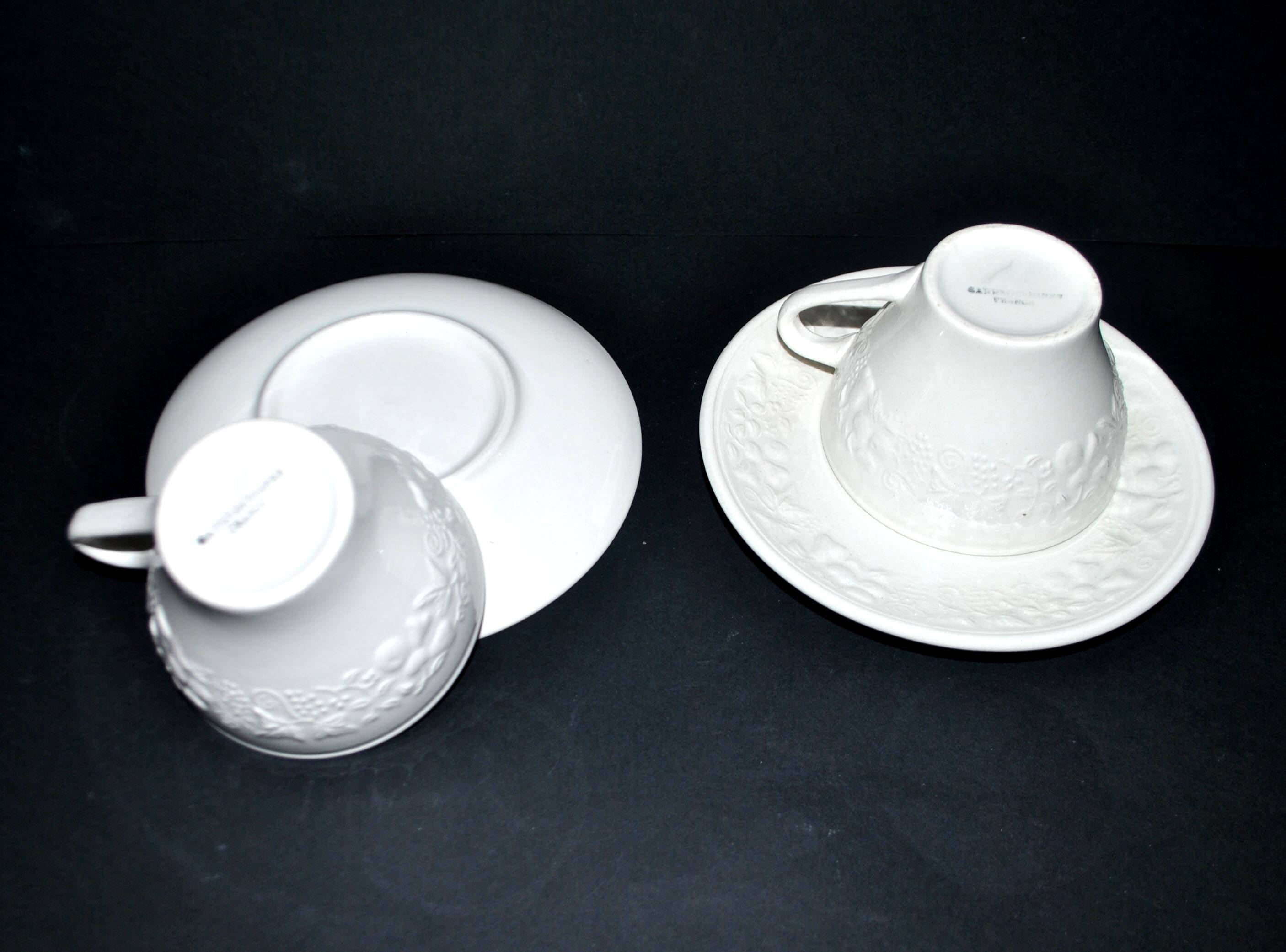 Set of 2 cups molded in opaque Sarreguemines earthenware