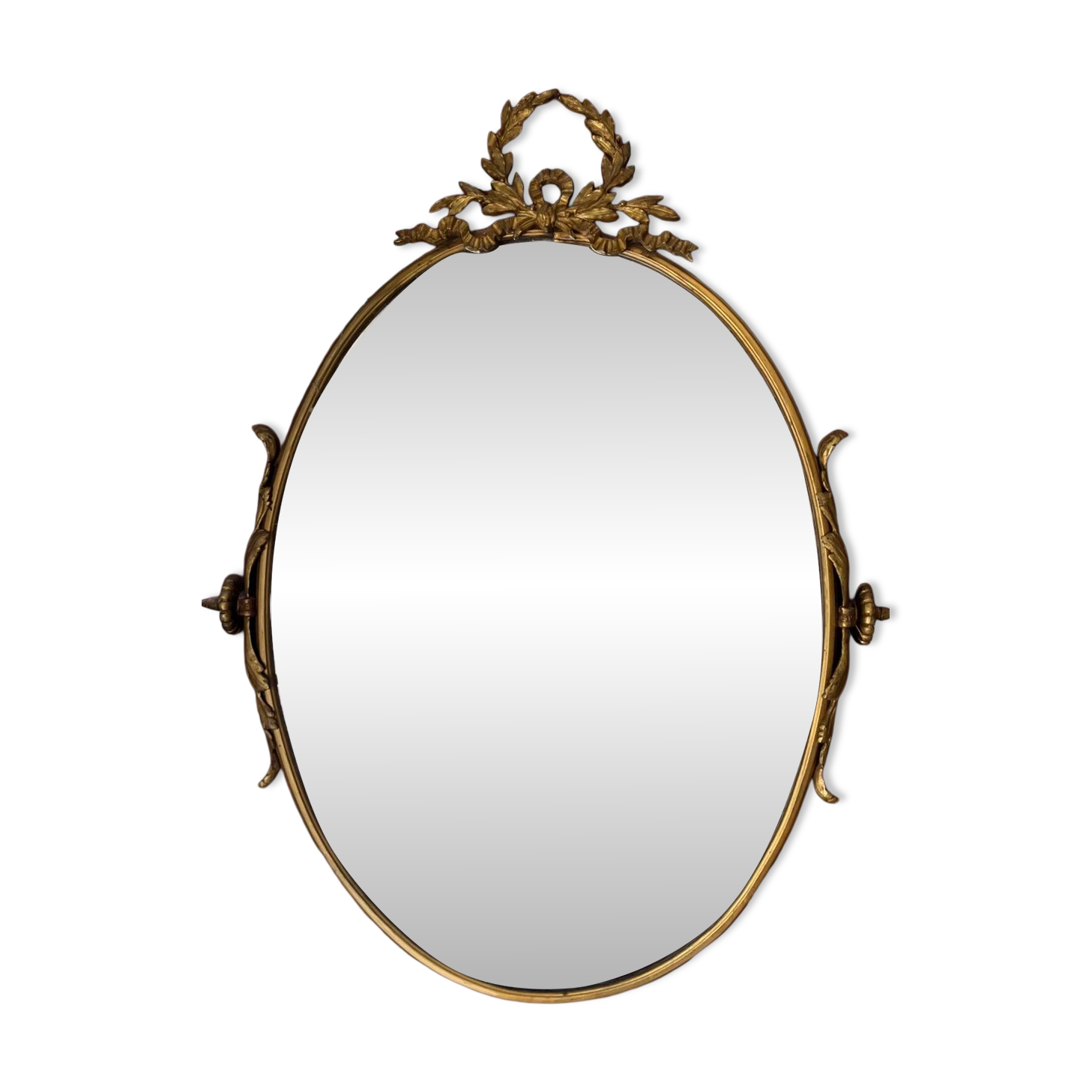 Beveled oval mirror in gilded bronze