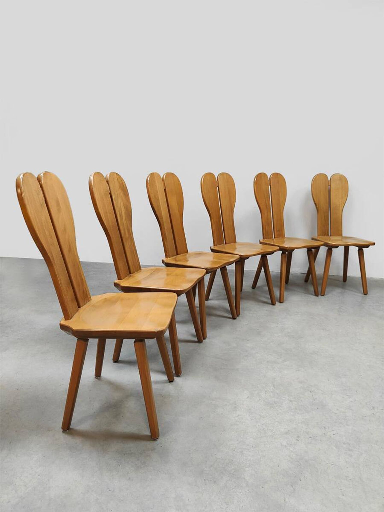 Chaises de salle à manger vintage brutalistes en bois 1970 « cœurs »