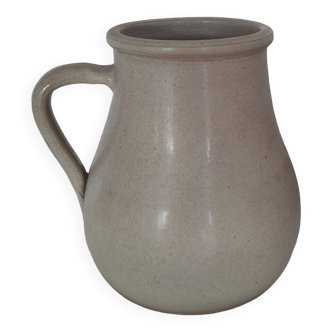 Stoneware jug with ance