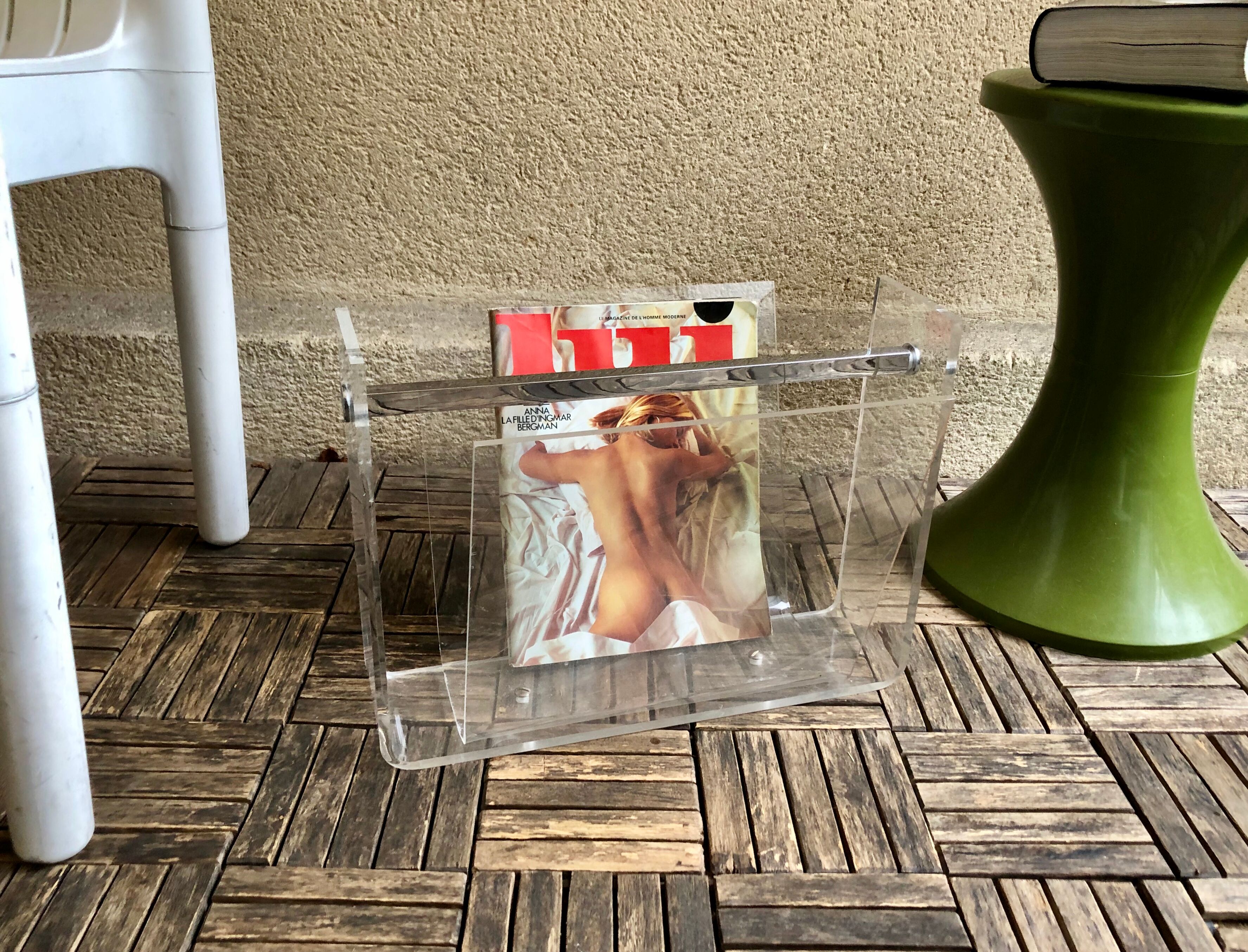Roche & Bobois 80's vintage Plexiglas magazine rack