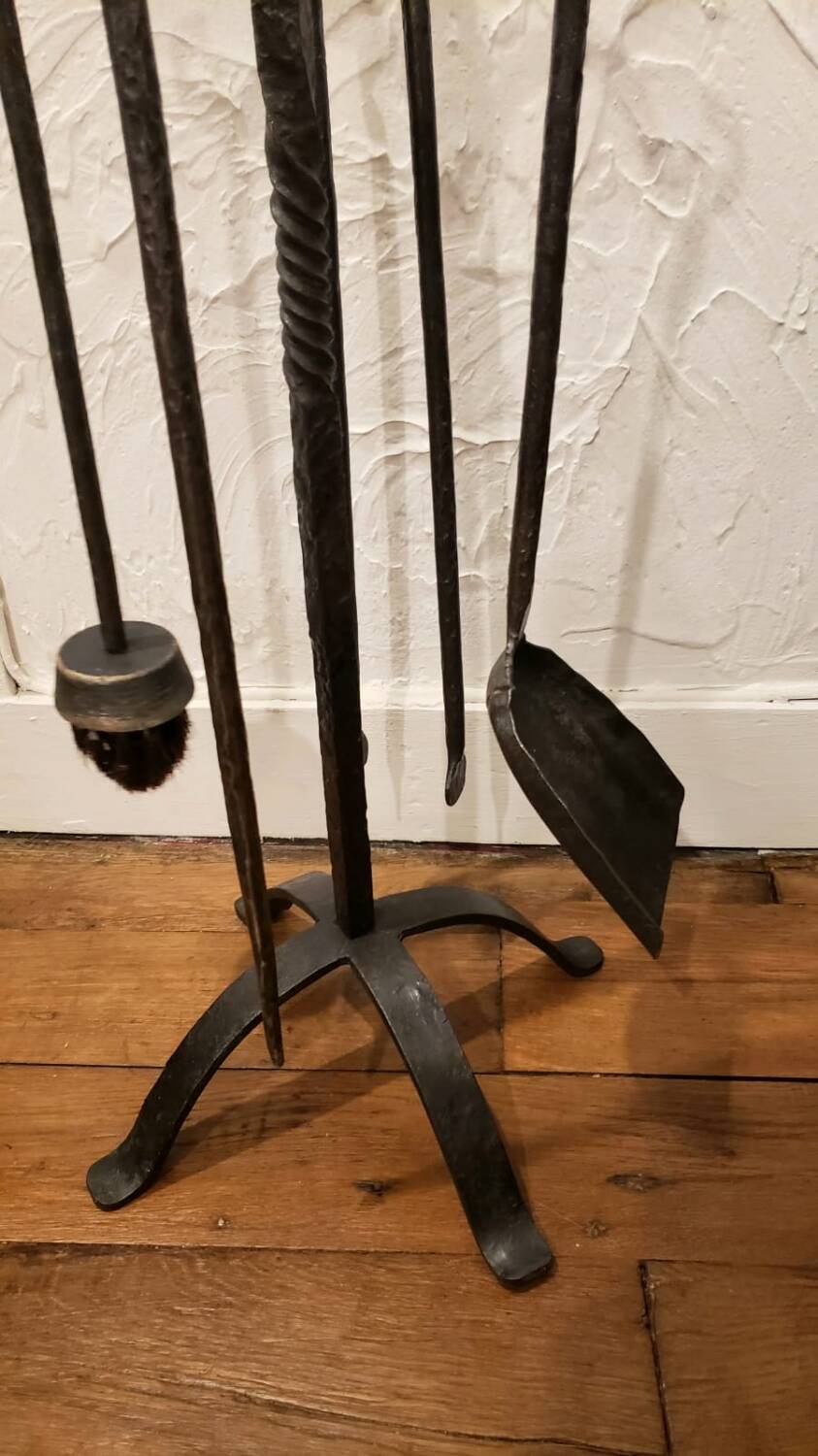 Fireplace stand with 4 wrought iron and bronze accessories