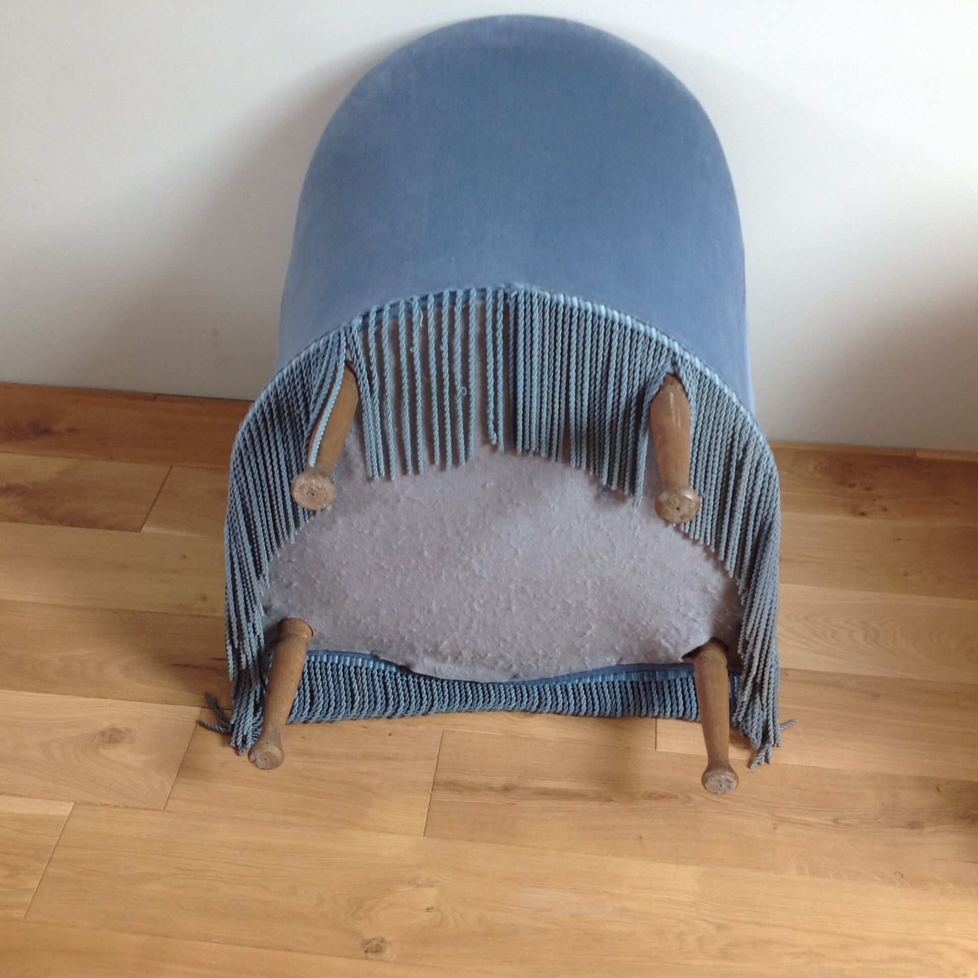 Blue velvet toad armchair