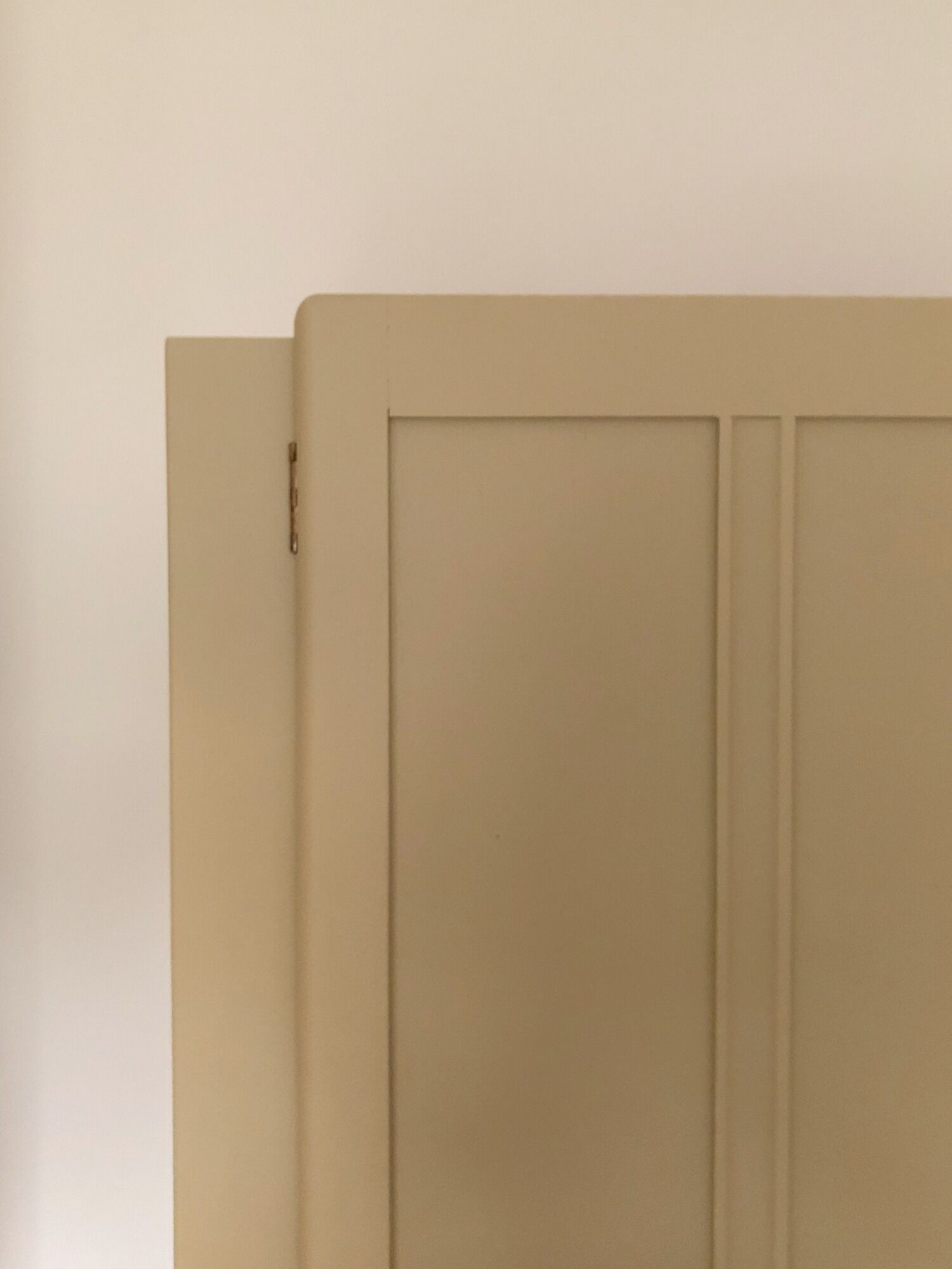 English wardrobe from the 50s/60s, restyled in Crème d'Artichaut